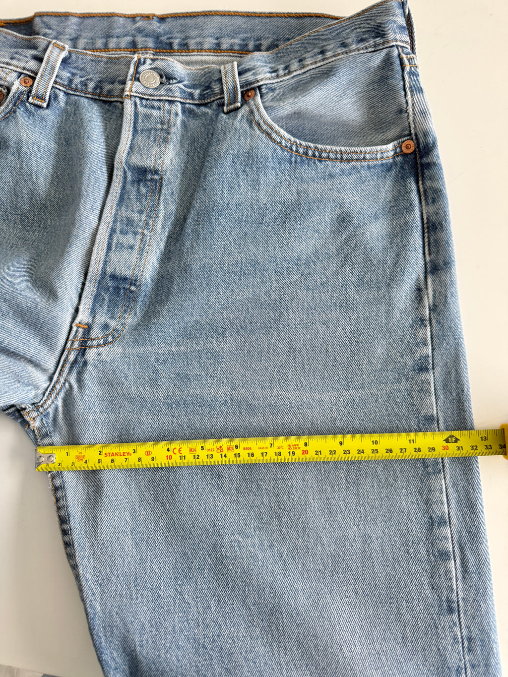 W33 L33 vintage Levis 501 32/33” measured medium blue faded 90s USA Levi’s 501s