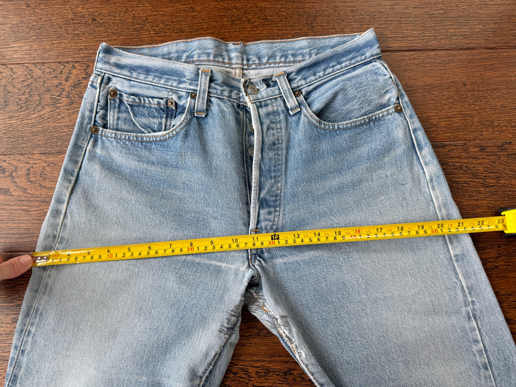 Selvedge W30 L33 vintage Levis 501 29/30” measured light faded blue denim 80’s 501s USA selvedge denim
