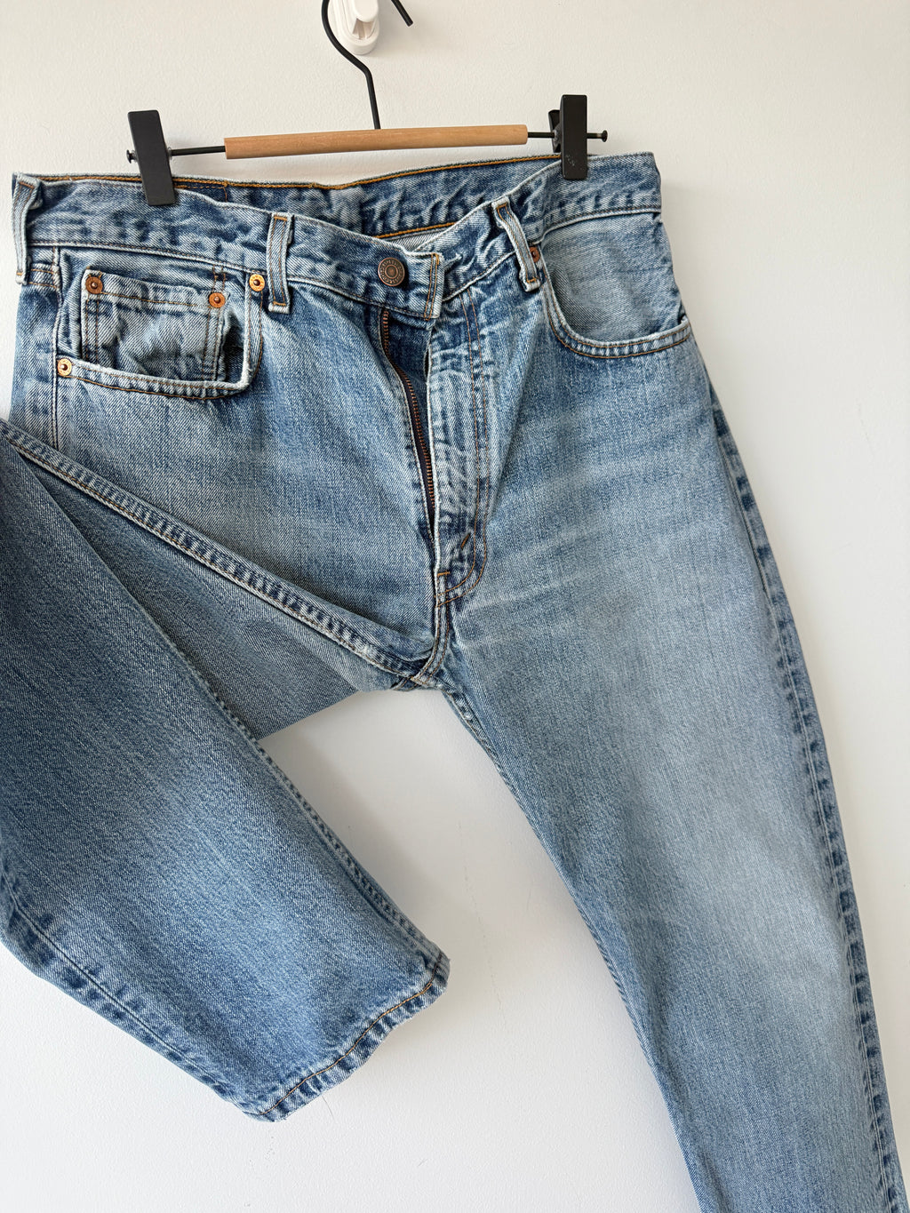 W32 L33 vintage Levis 505 31-32” measured medium faded blue 90s Levi’s 505s