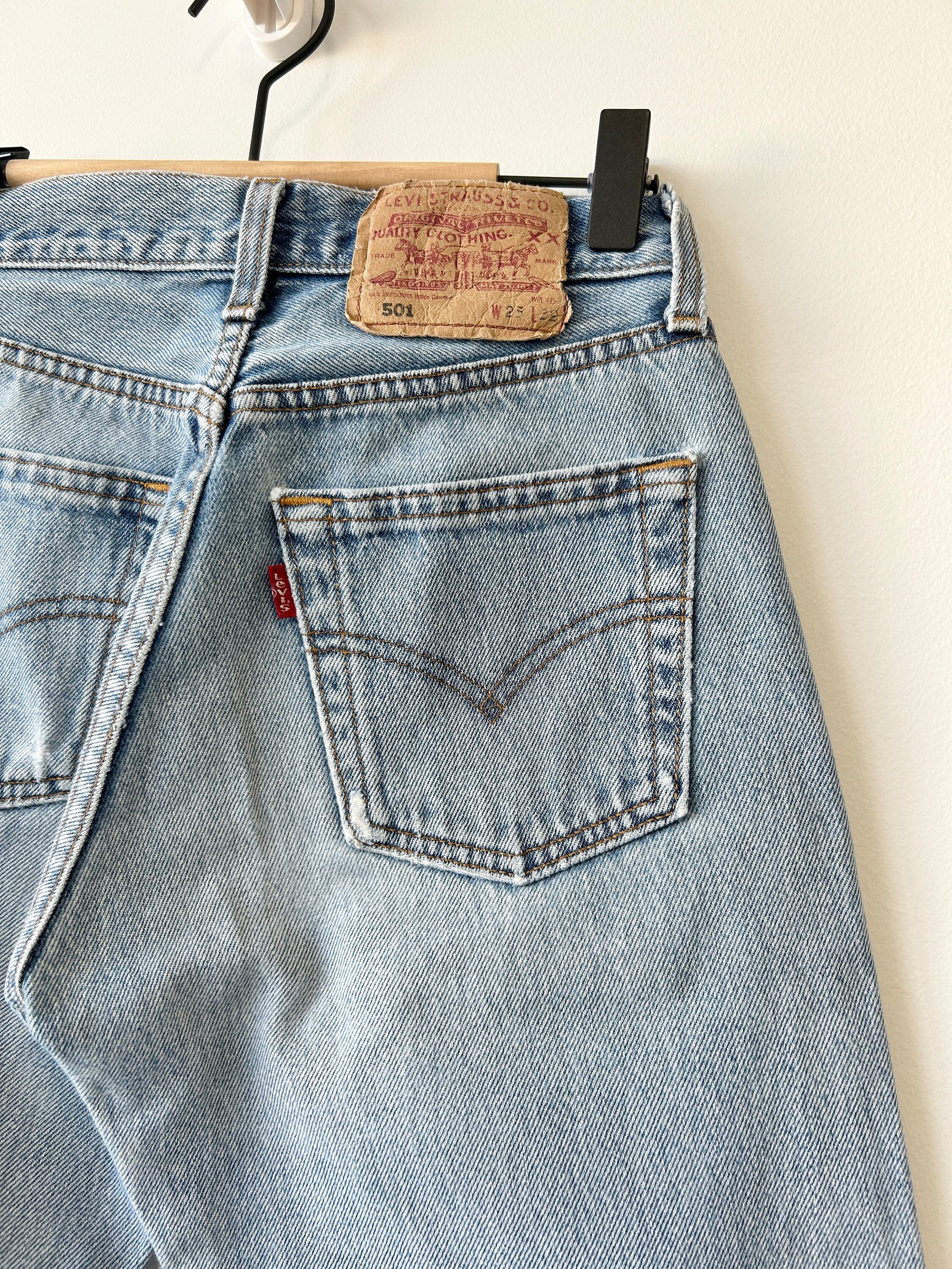 Levi’s 501 vintage w23 L30 Levi’s 501 light blue faded blue straight leg blue 501 vintage blue 501 worn vintage Levi’s