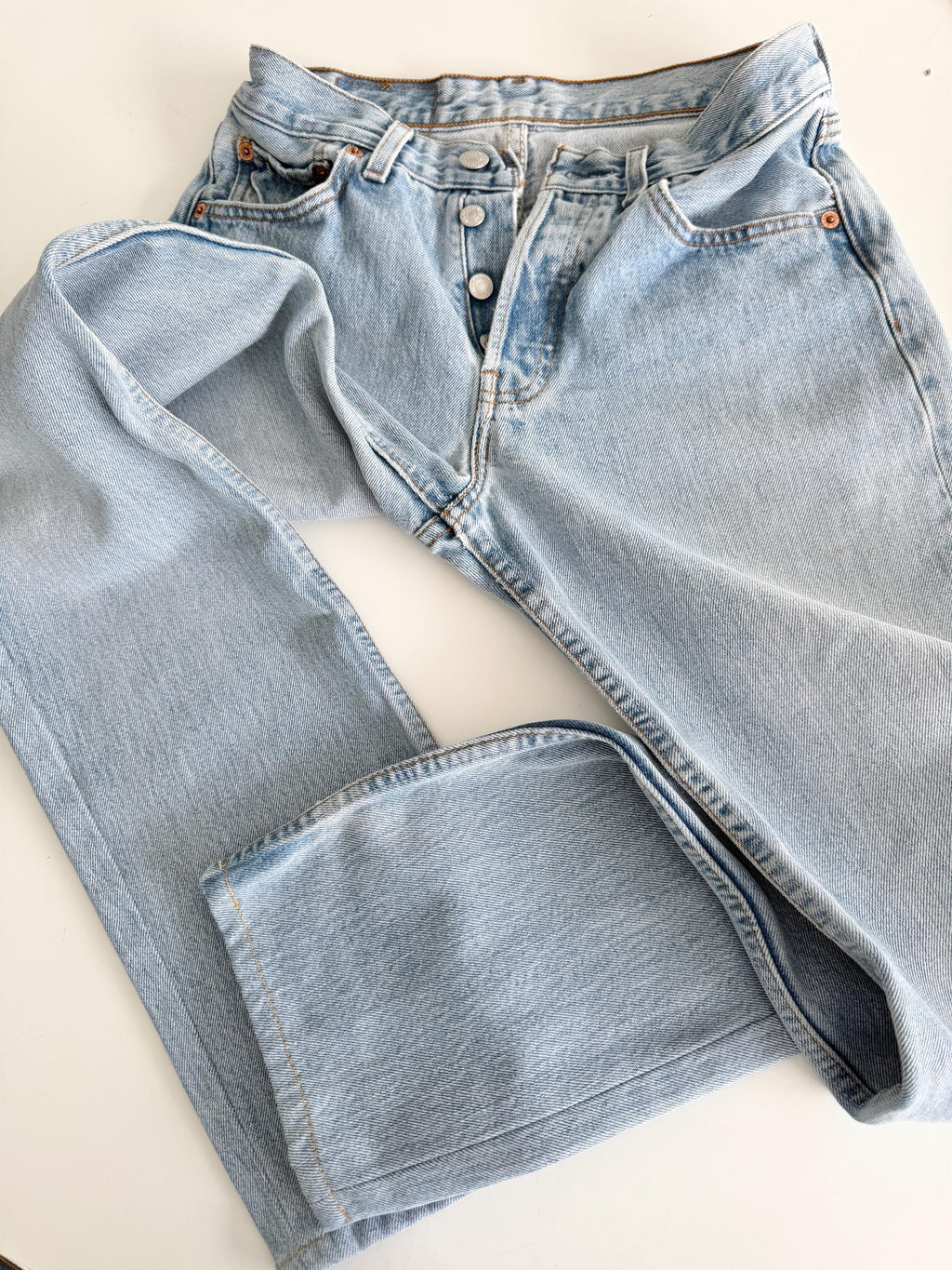 W25 L31 Levis 501 vintage 24-25” measured waist light blue faded made in late y2k redone