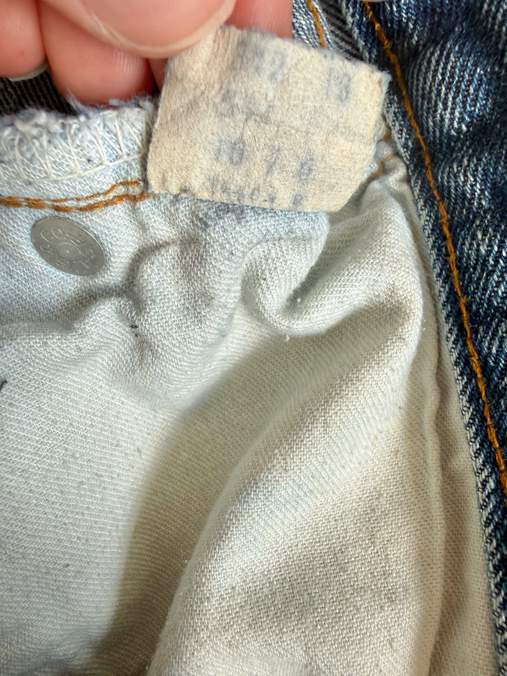 Selvedge soft W34 L28 vintage Levis 501xx 32/34” measured waist light faded blue USA 70s  501 selvedge