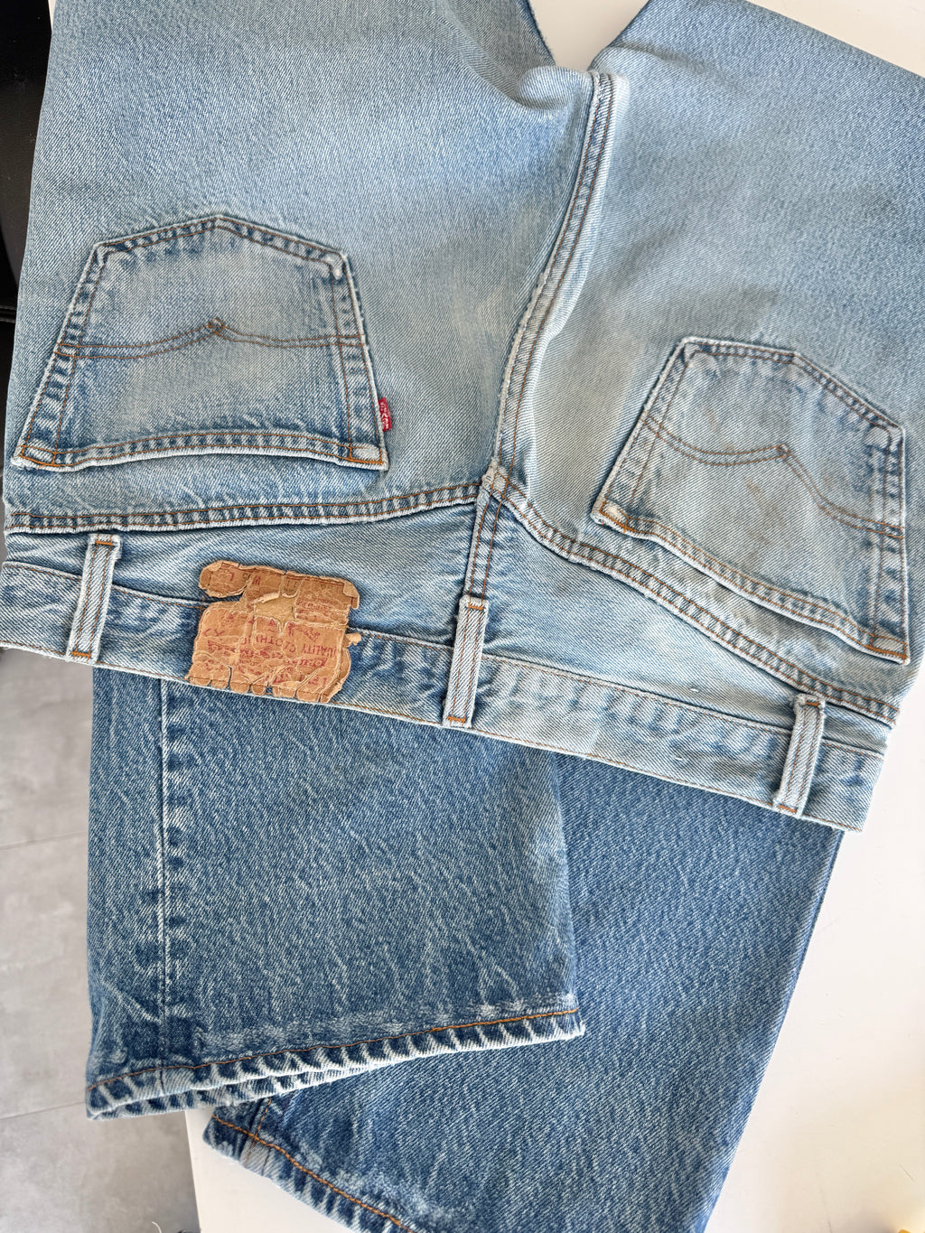 W32 L33 vintage Levis 501 31/32” measured medium faded blue denim 80s Levi’s 501s USA