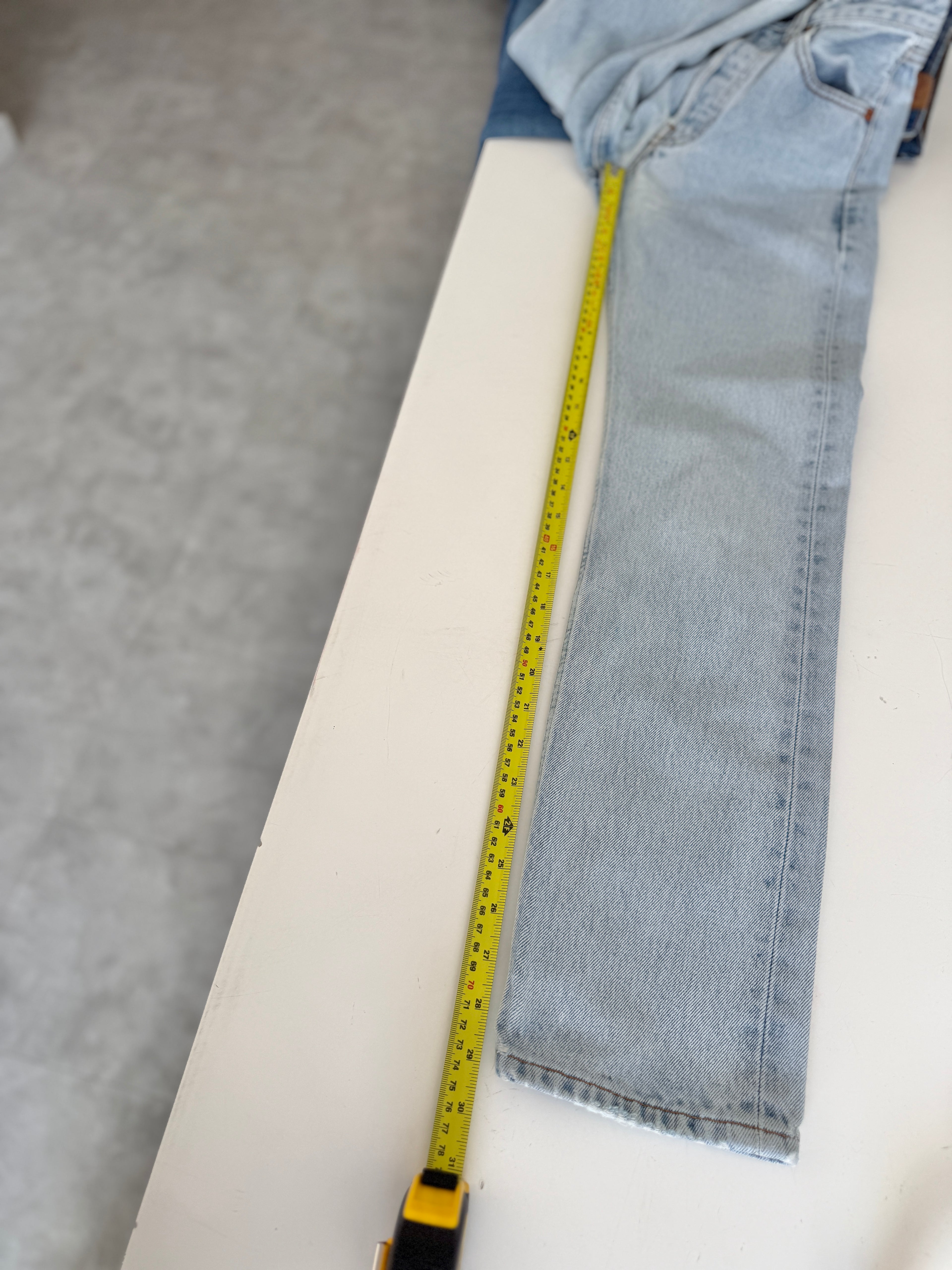 W22 L29 vintage Levis 501 22” measured light blue faded denim 90s 501s