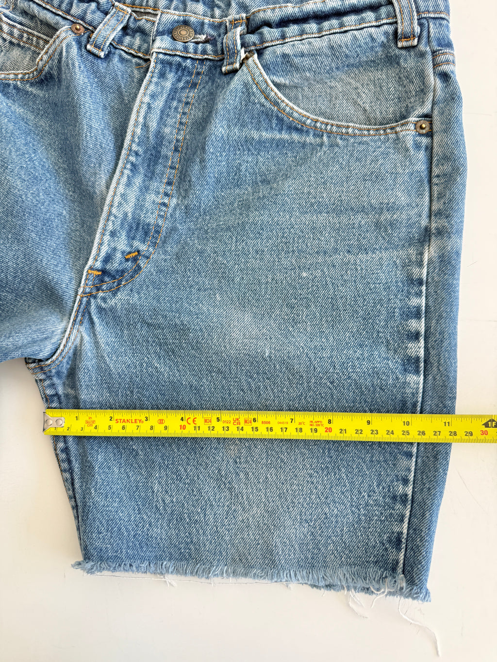 W30 L29 vintage Levis 517 30/31” measured waist medium blue faded  80s 517s shorts