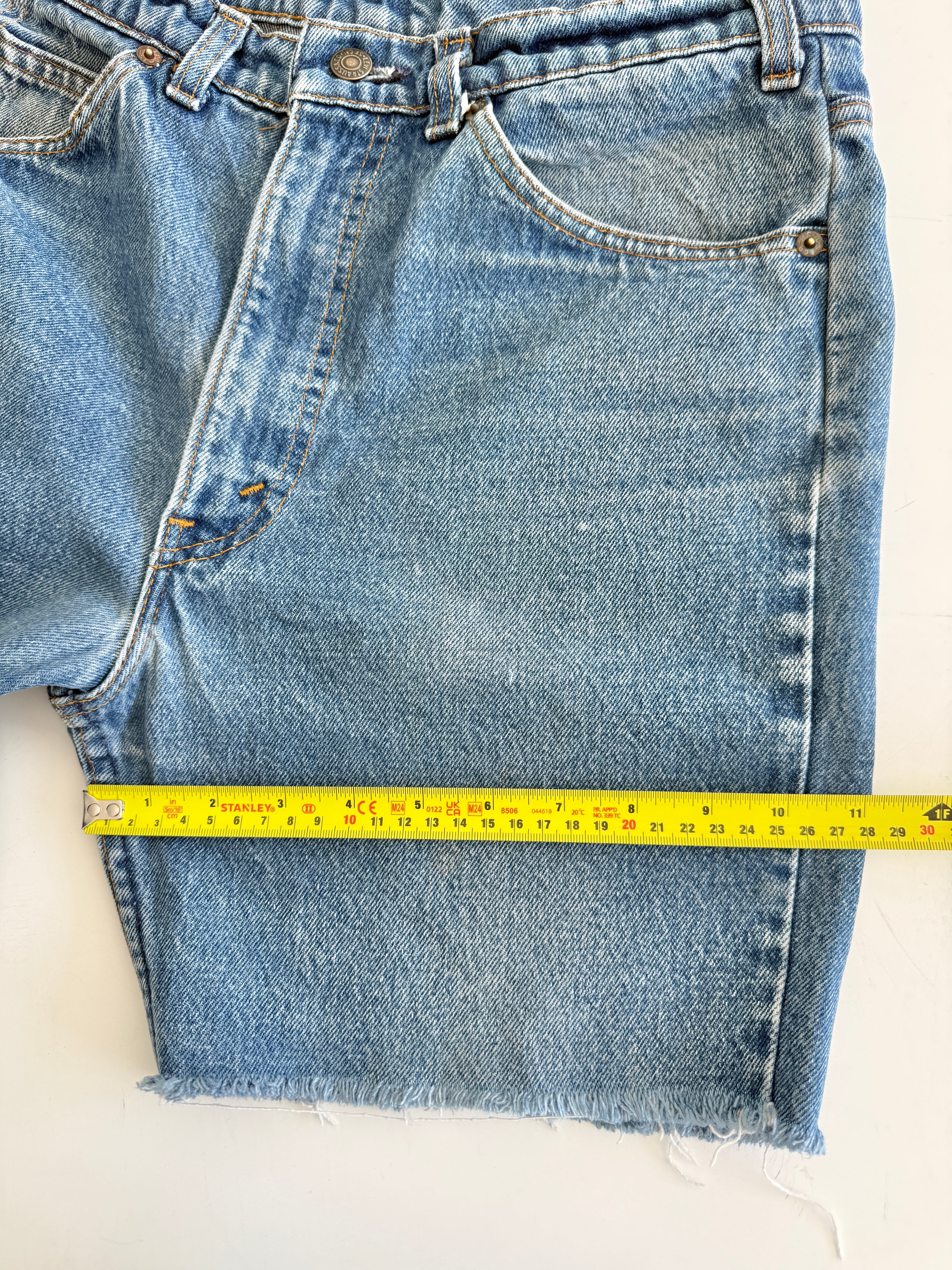 W30 L29 vintage Levis 517 30/31” measured waist medium blue faded  80s 517s shorts