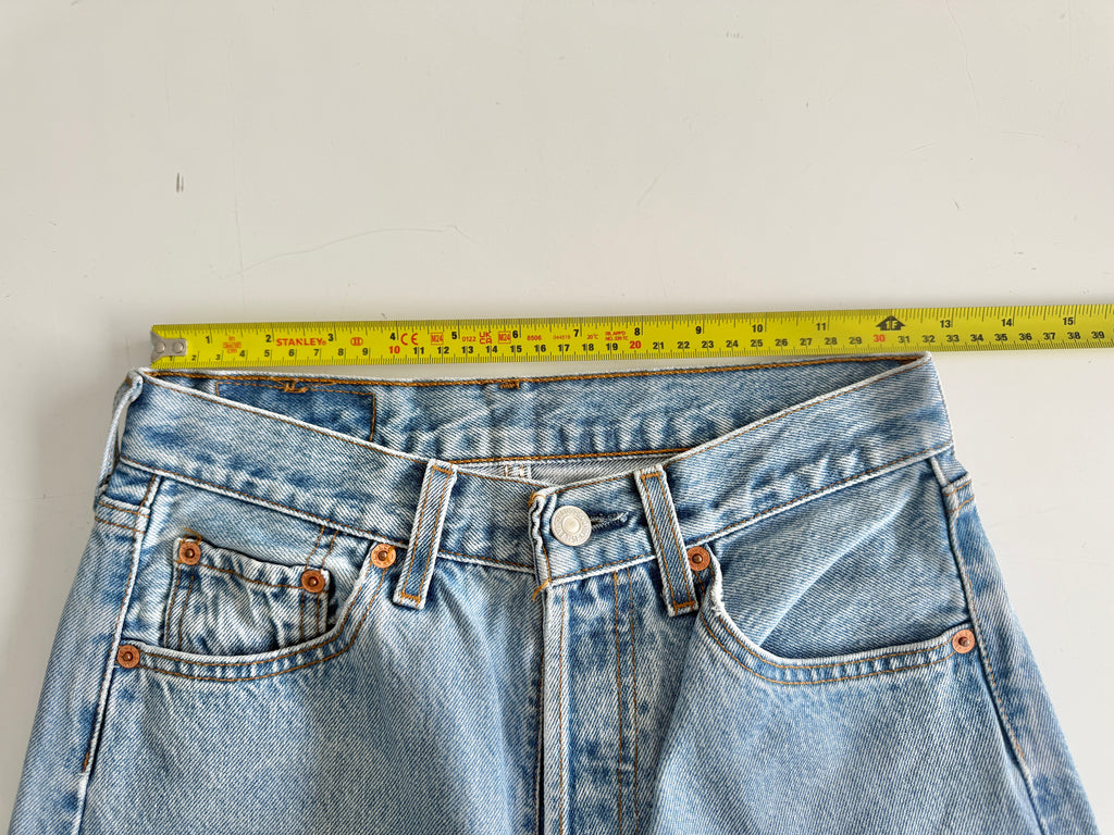 W25 L29 vintage Levis 501 24-25” light blue 90s Levi’s 501s