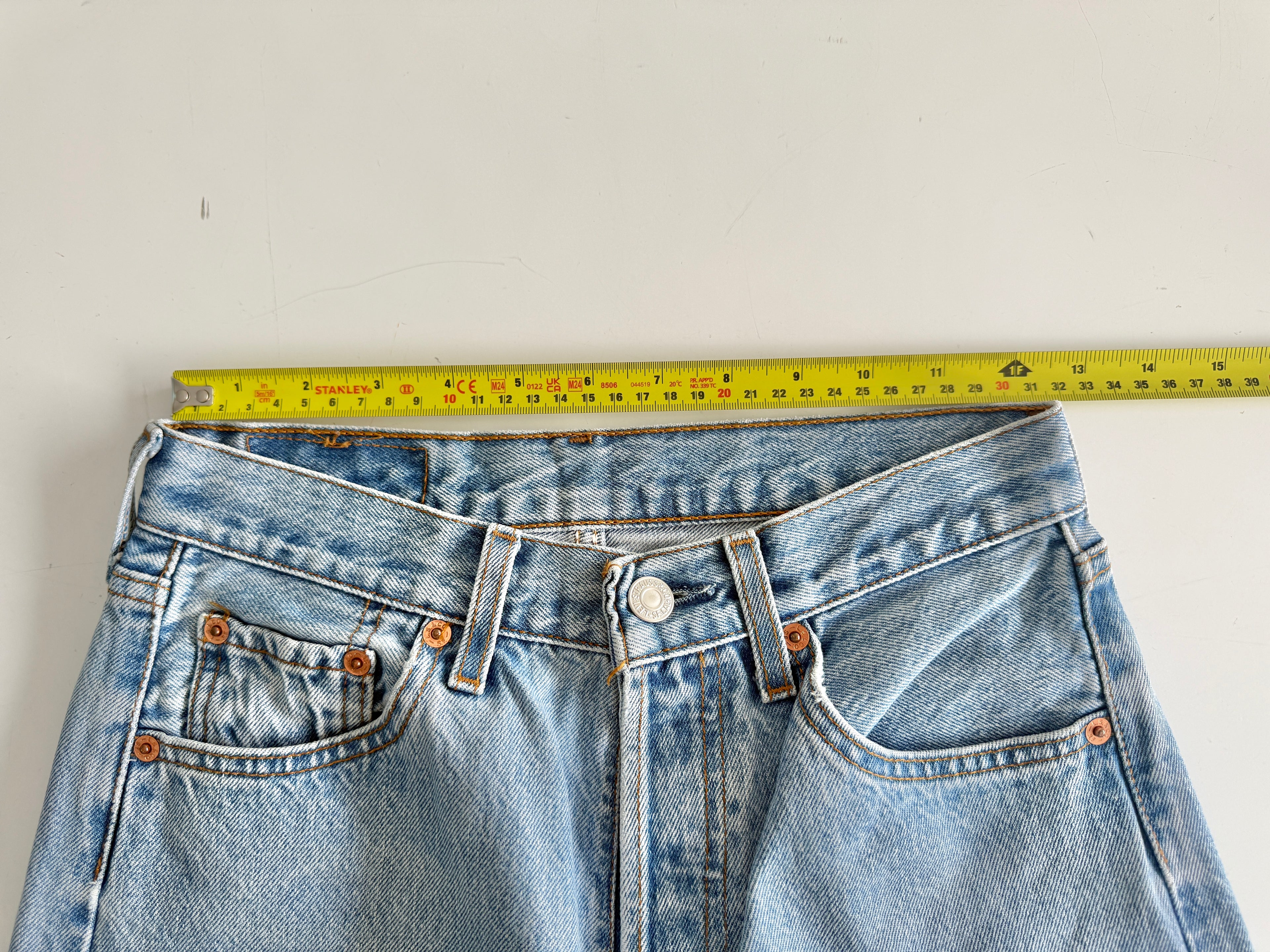 W25 L29 vintage Levis 501 24-25” light blue 90s Levi’s 501s