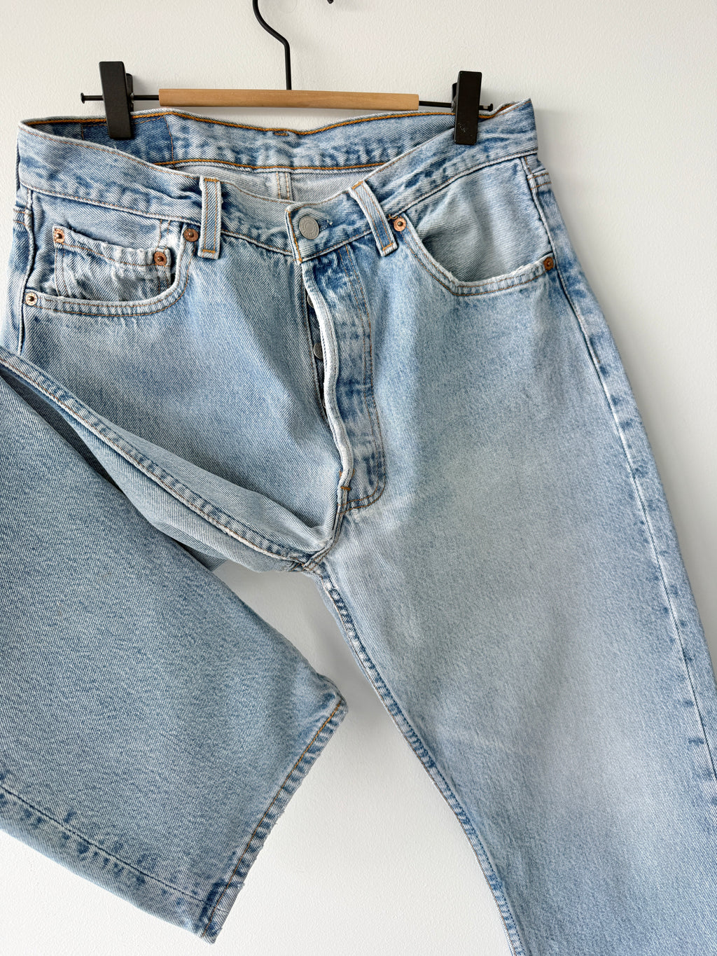 W30 L29 vintage Levis 501 29/30” measured waist light blue 501s made in USA 90s