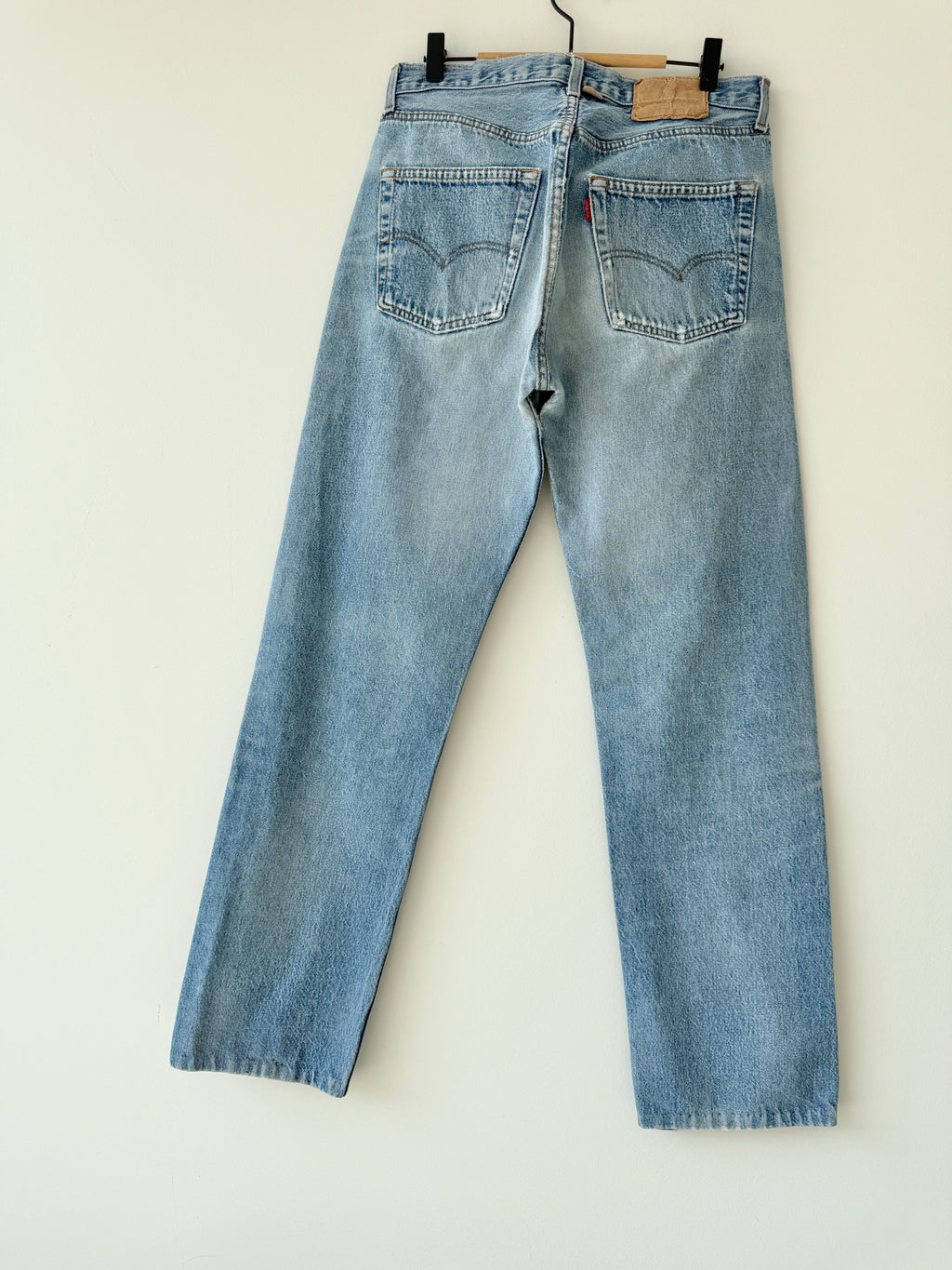 W31 L31 vintage Levis 501 30/31” measured waist light faded blue 80s 501s
