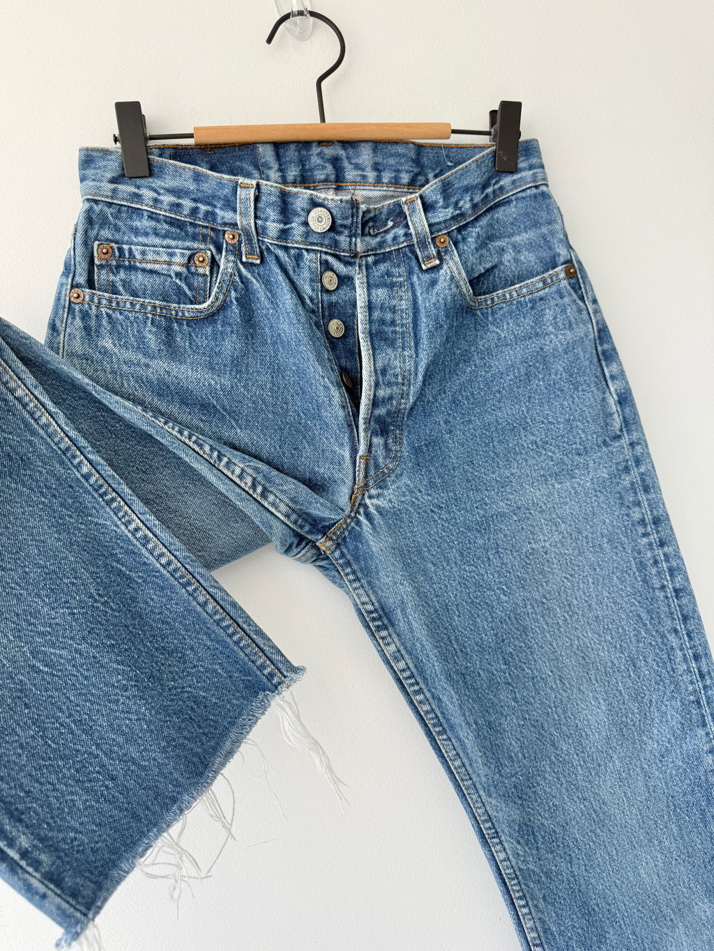 W26 L24 vintage Levis 501 25/26” dark blue faded Levi’s 501s USA 80s