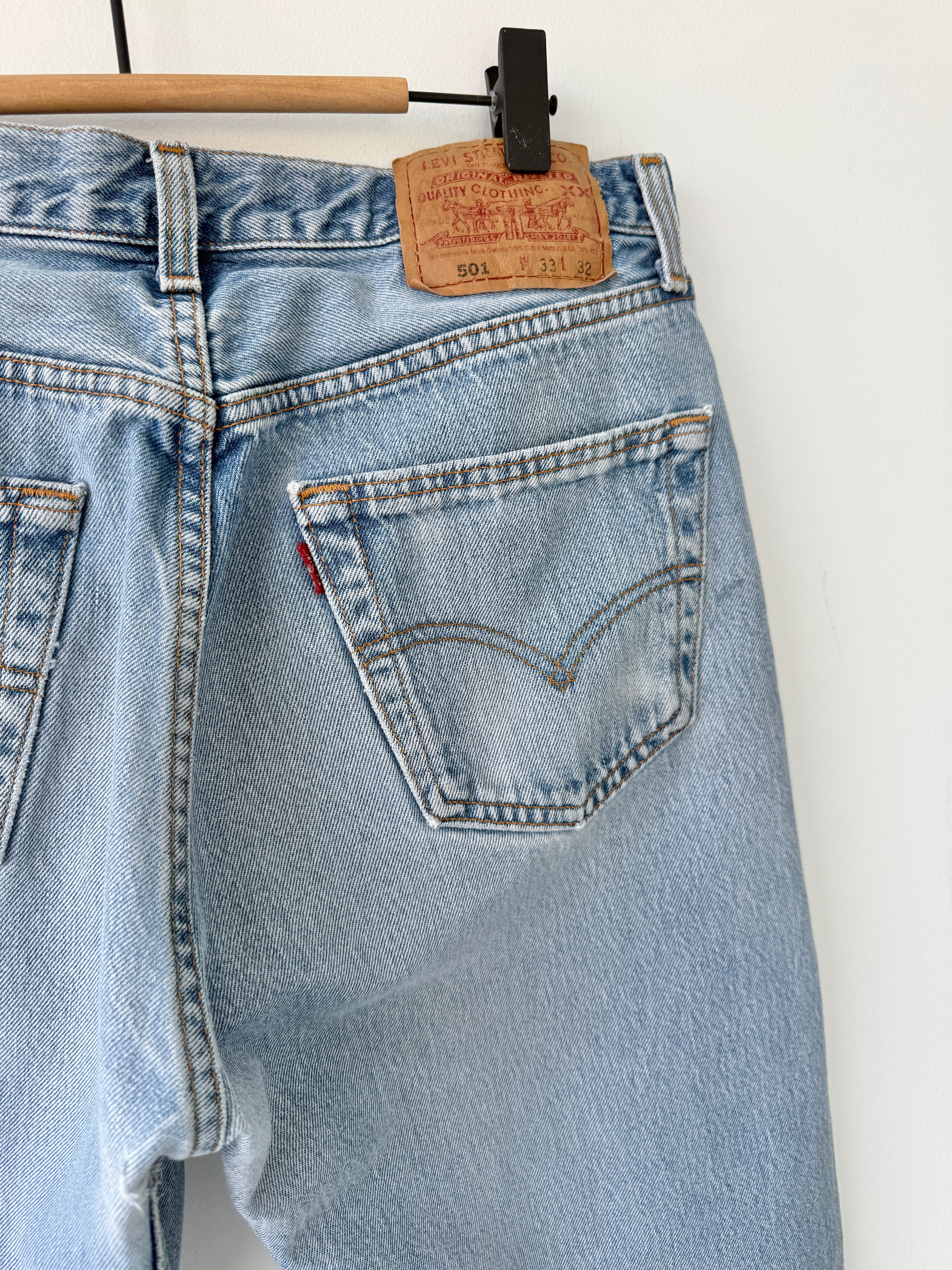 W31 L31 vintage Levis 501 30/31” measured lighter blue 90s USA Levi’s 501s