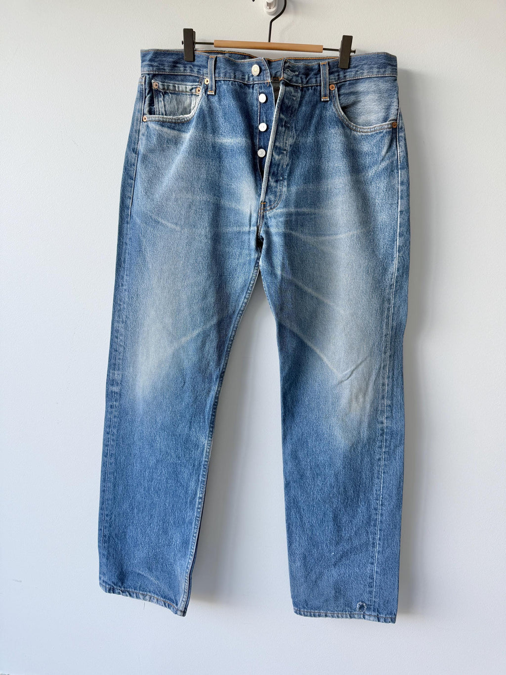 W34 L31 vintage Levis 501 33-34” measured whiskers faded dark blue made in USA 90s