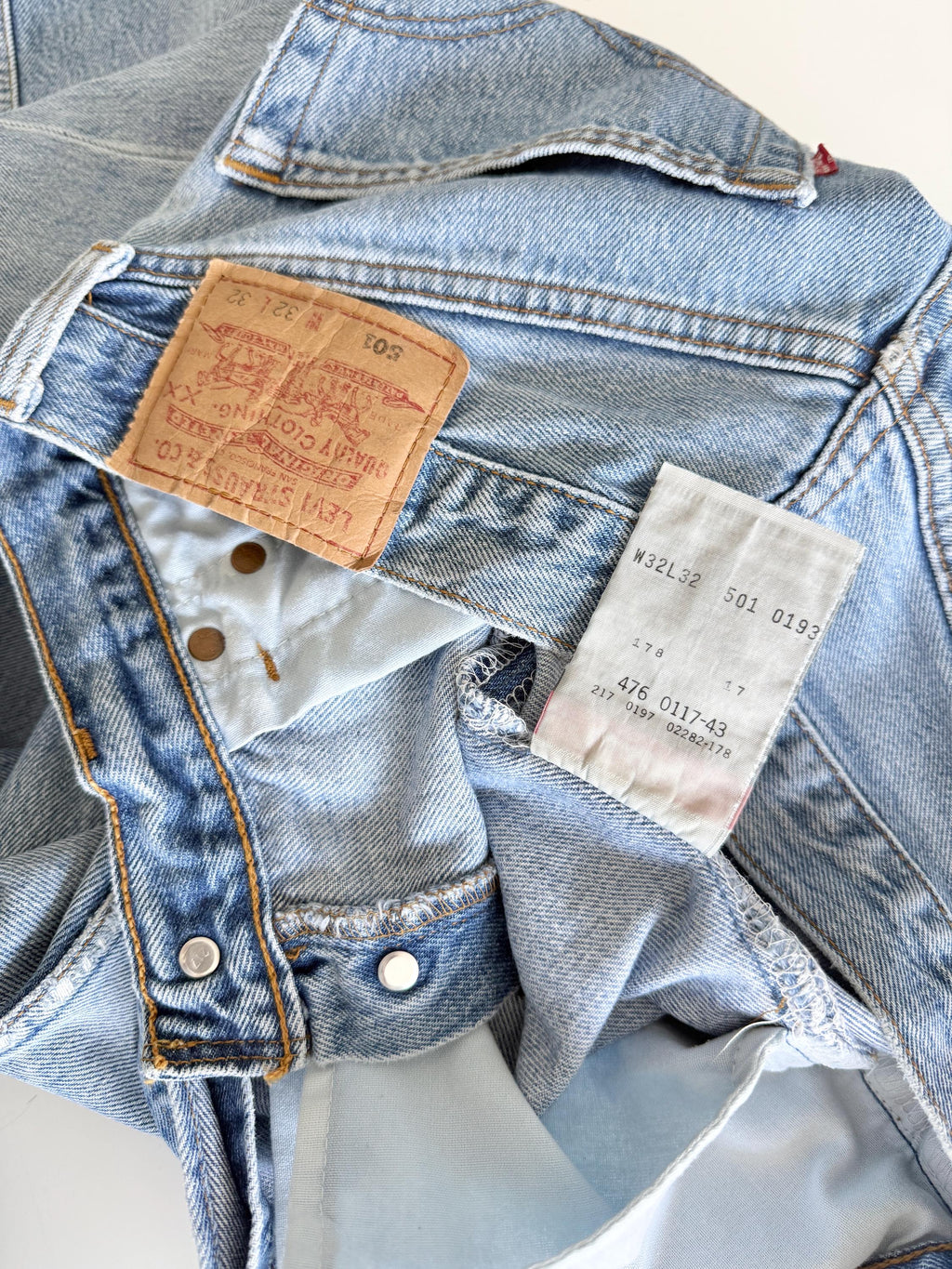 W30 L31 Levis 501 vintage 29-30” waist medium faded blue 501s made in Canada 90s