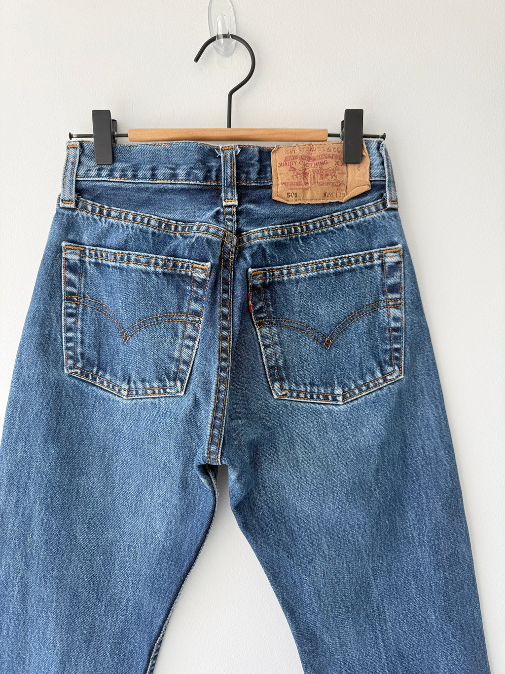 W23 L28 vintage Levis 501 23” measured waist dark indigo faded blue 501s