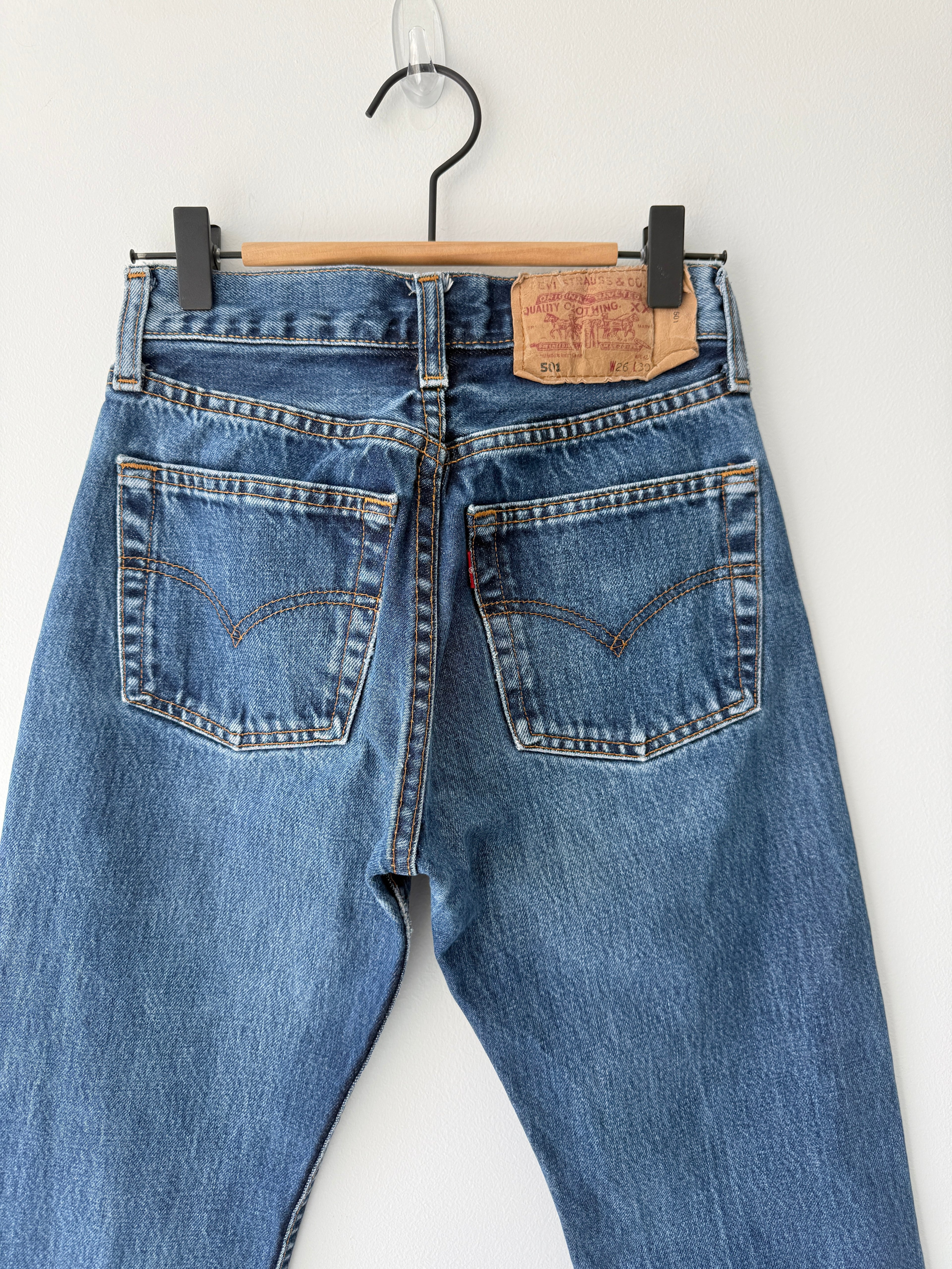 W23 L28 vintage Levis 501 23” measured waist dark indigo faded blue 501s