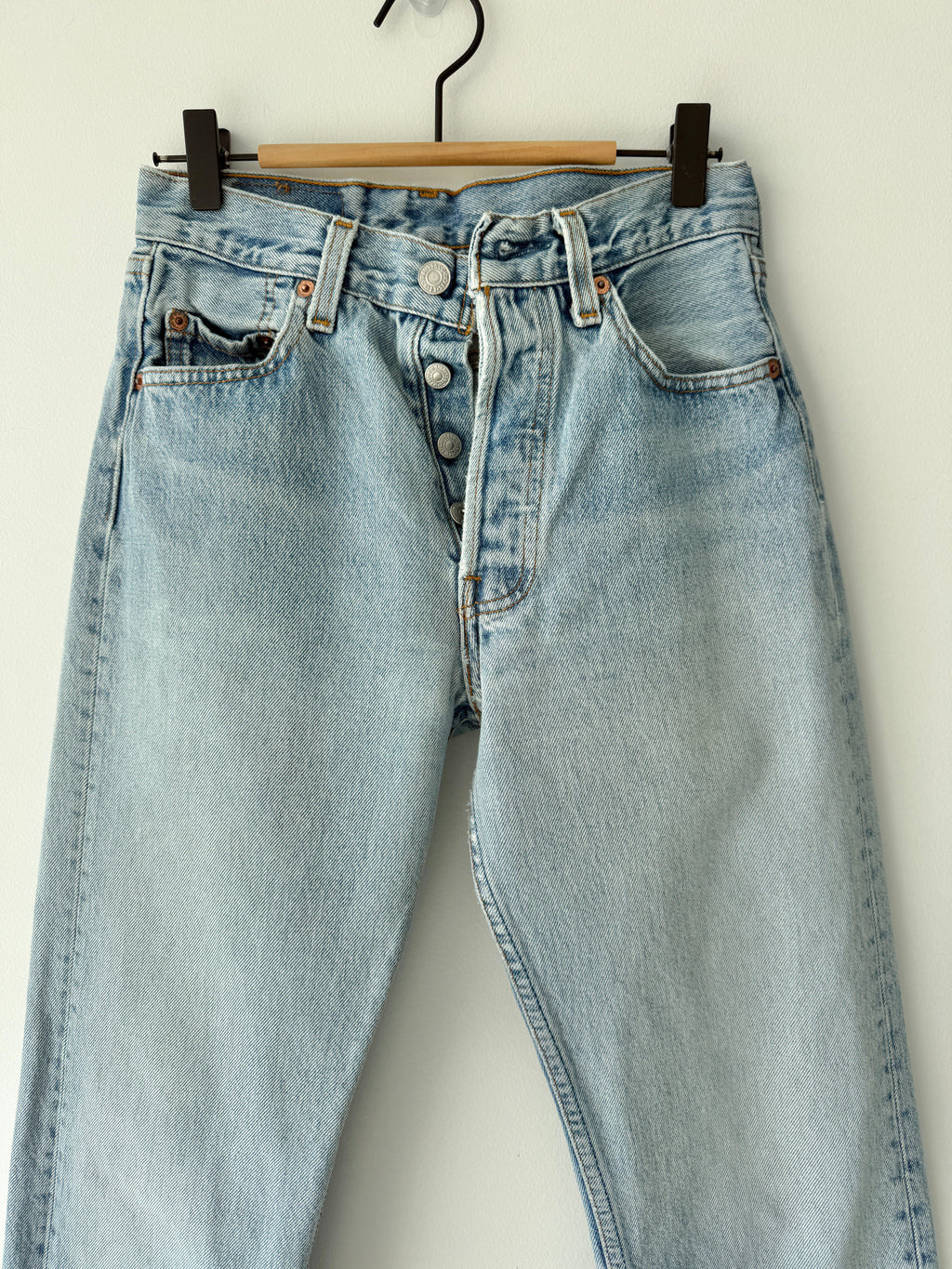 Soft W25 L29 vintage Levis 501 24/25” measured waist light blue 501s made in 90s USA