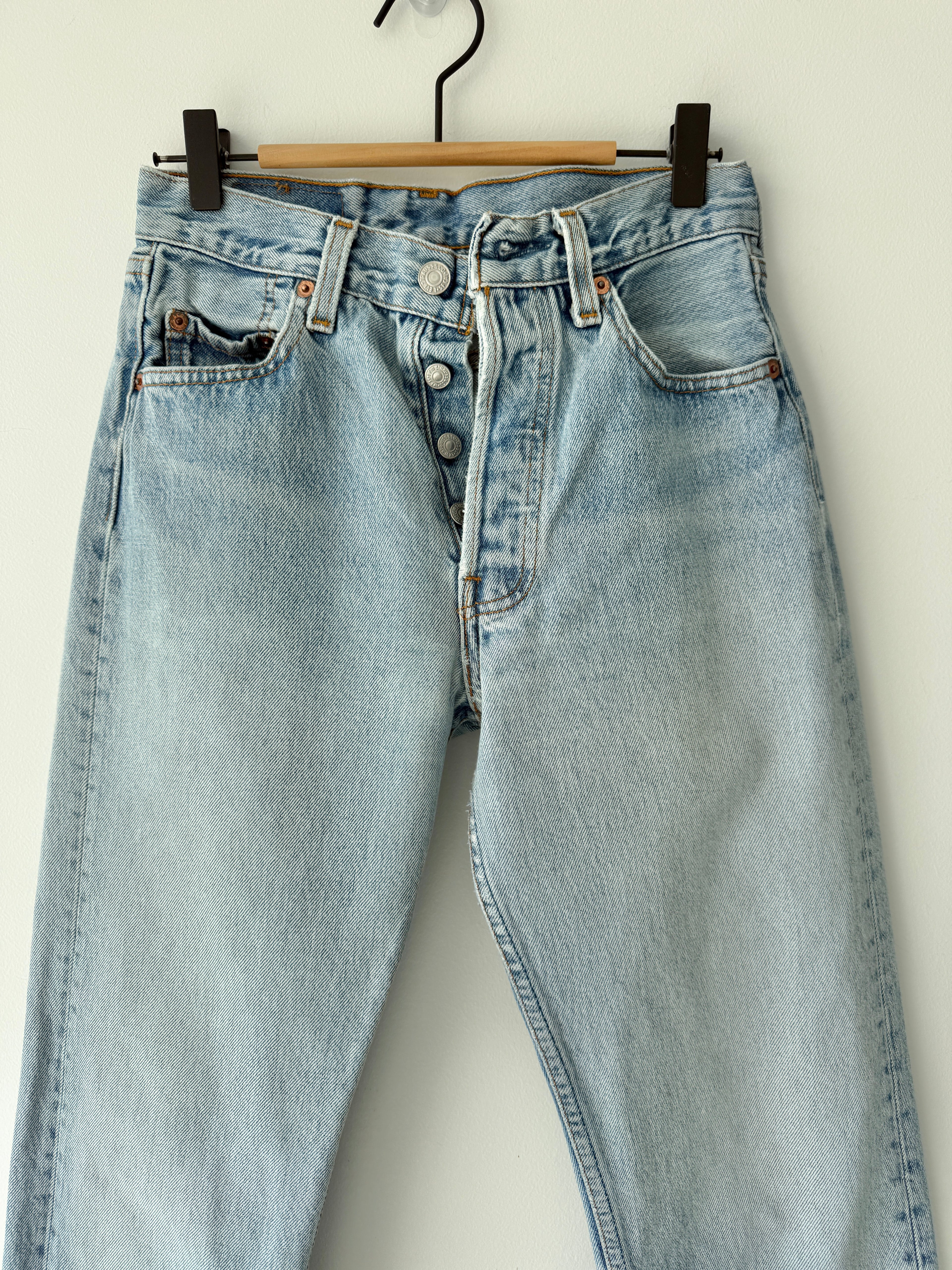 Soft W25 L29 vintage Levis 501 24/25” measured waist light blue 501s made in 90s USA
