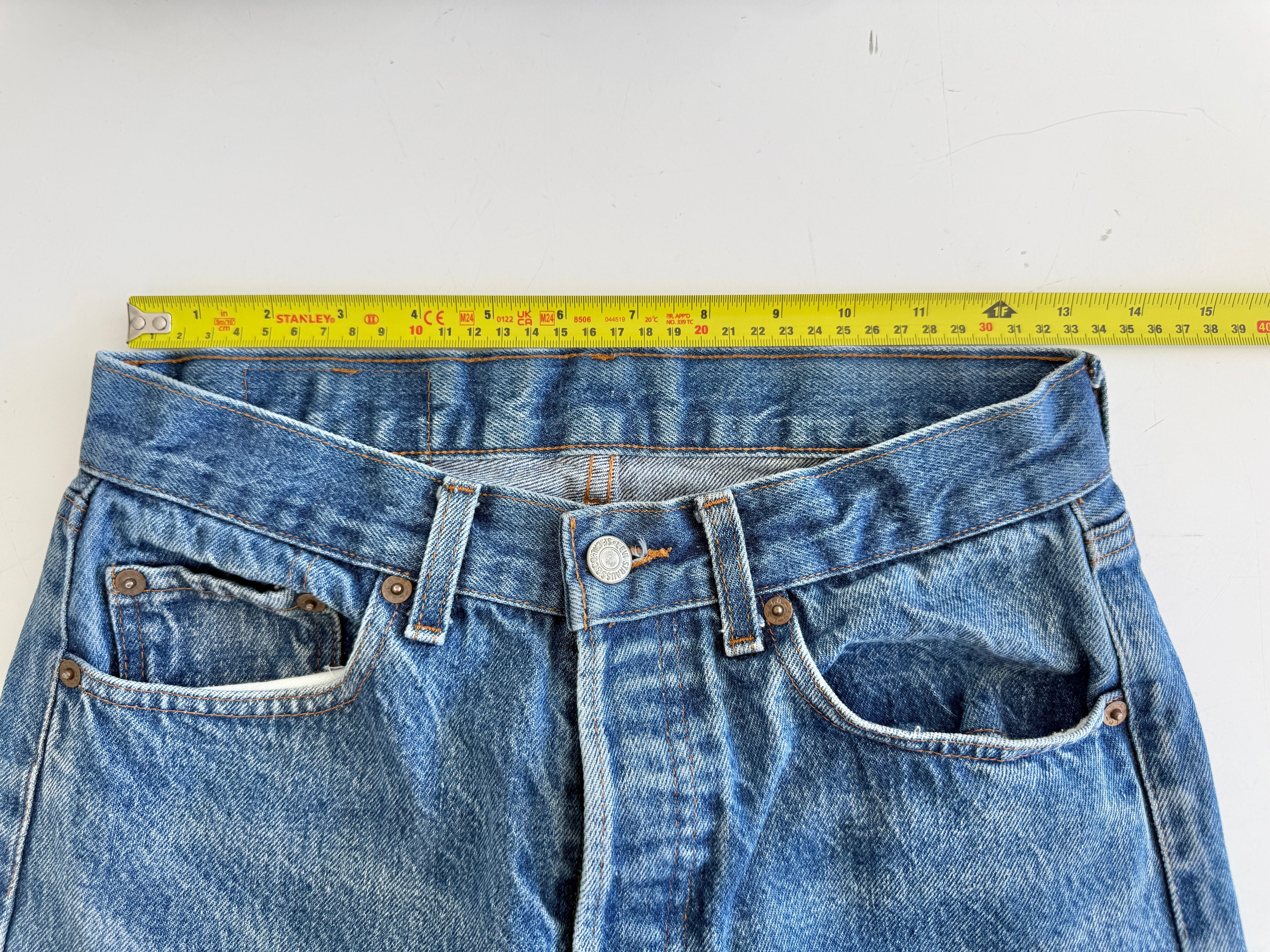 W27 L27 vintage Levis 501 26/27” measured waist dark faded blue 501s 80s