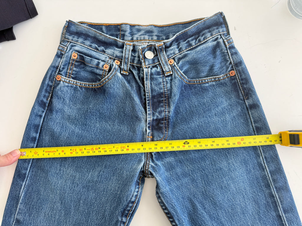 W23 L28 vintage Levis 501 23” measured waist dark indigo faded blue 501s