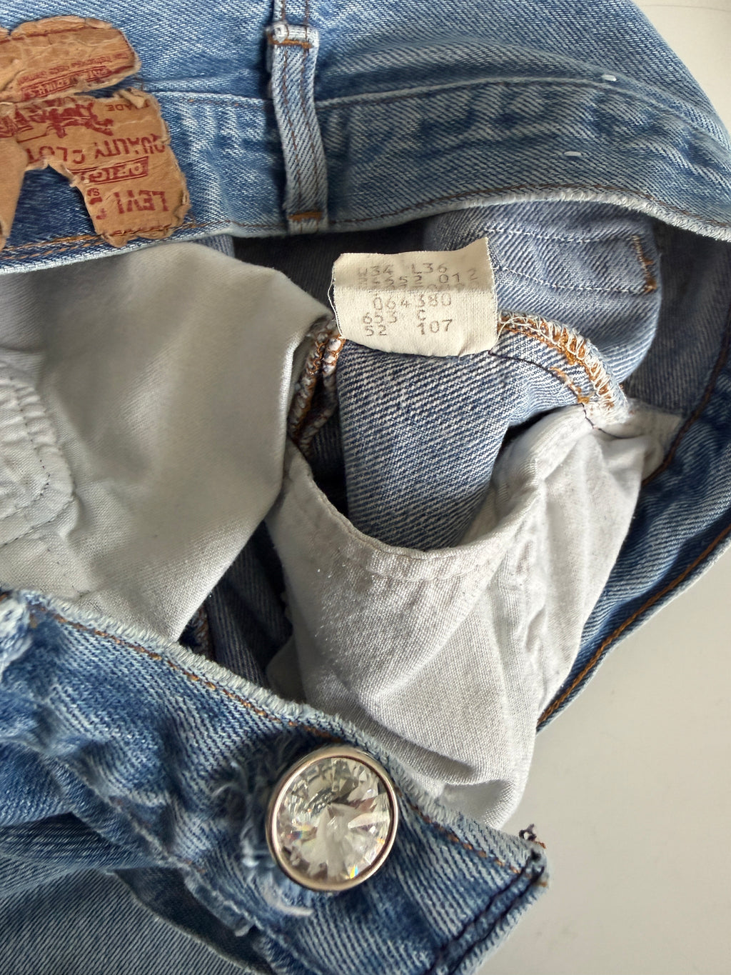 W31 L27 vintage Levis 501s 30/31” measured medium faded blue faded  80s 501s USA