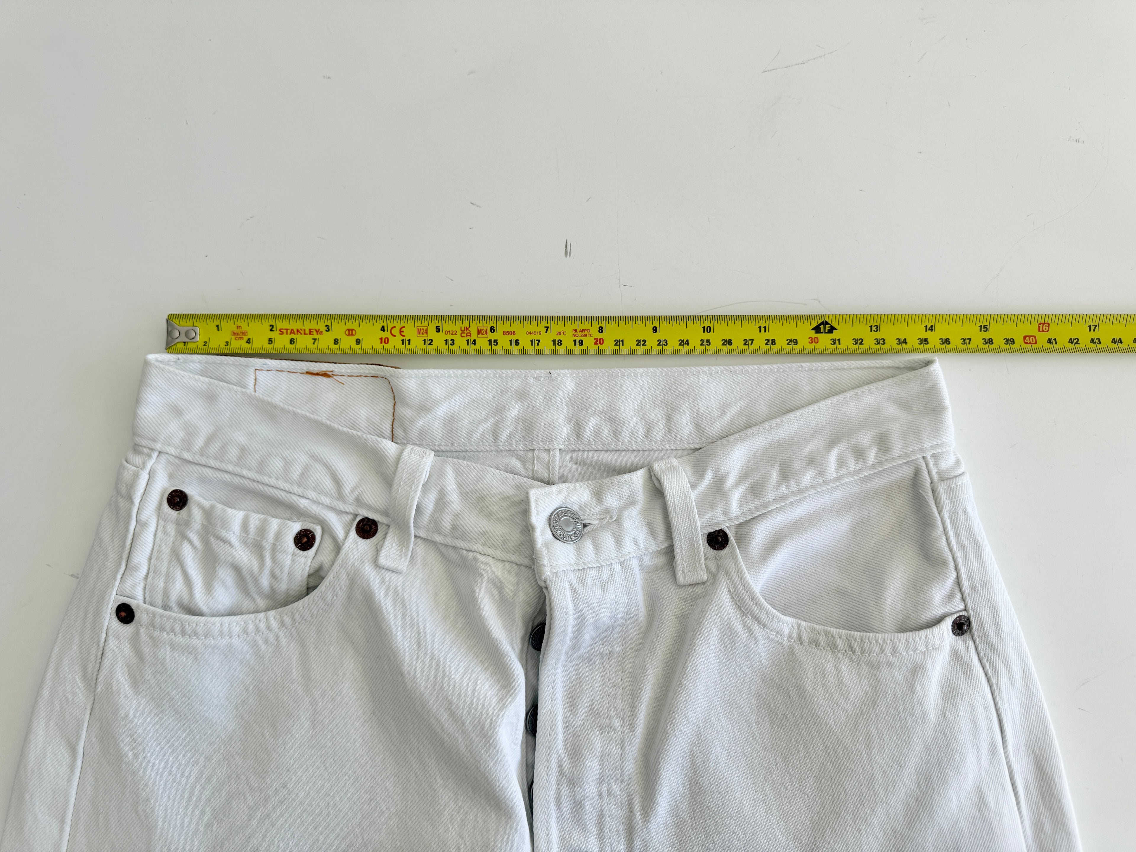 W28 L30 vintage Levis 501 27/28” measured white denim 90s Levi’s 501s USA