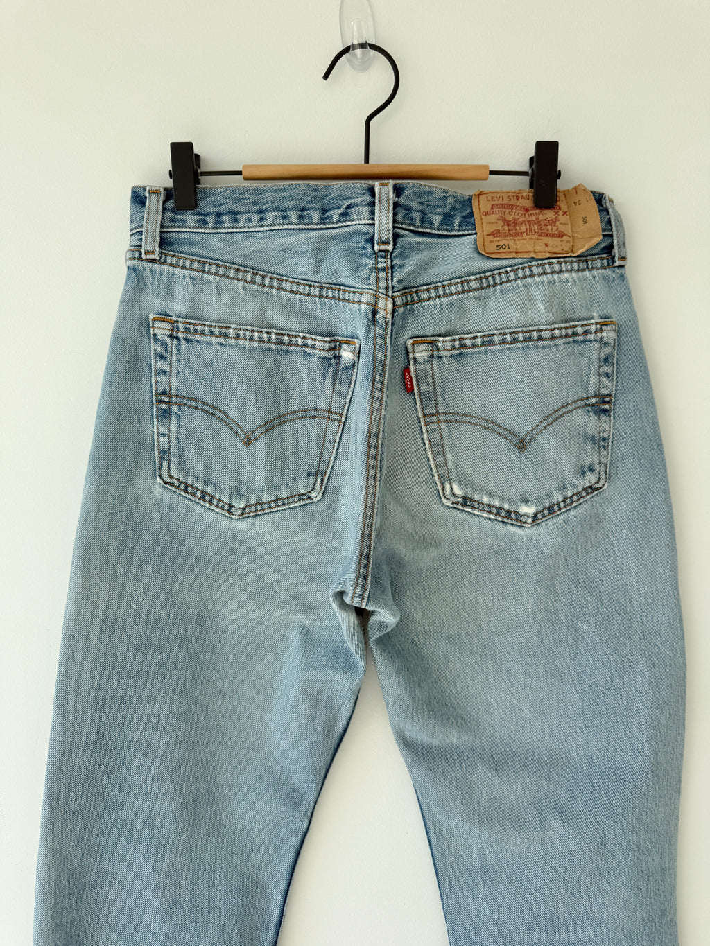 W28 L33 vintage Levis 501 28” measured waist light blue 90s 501s