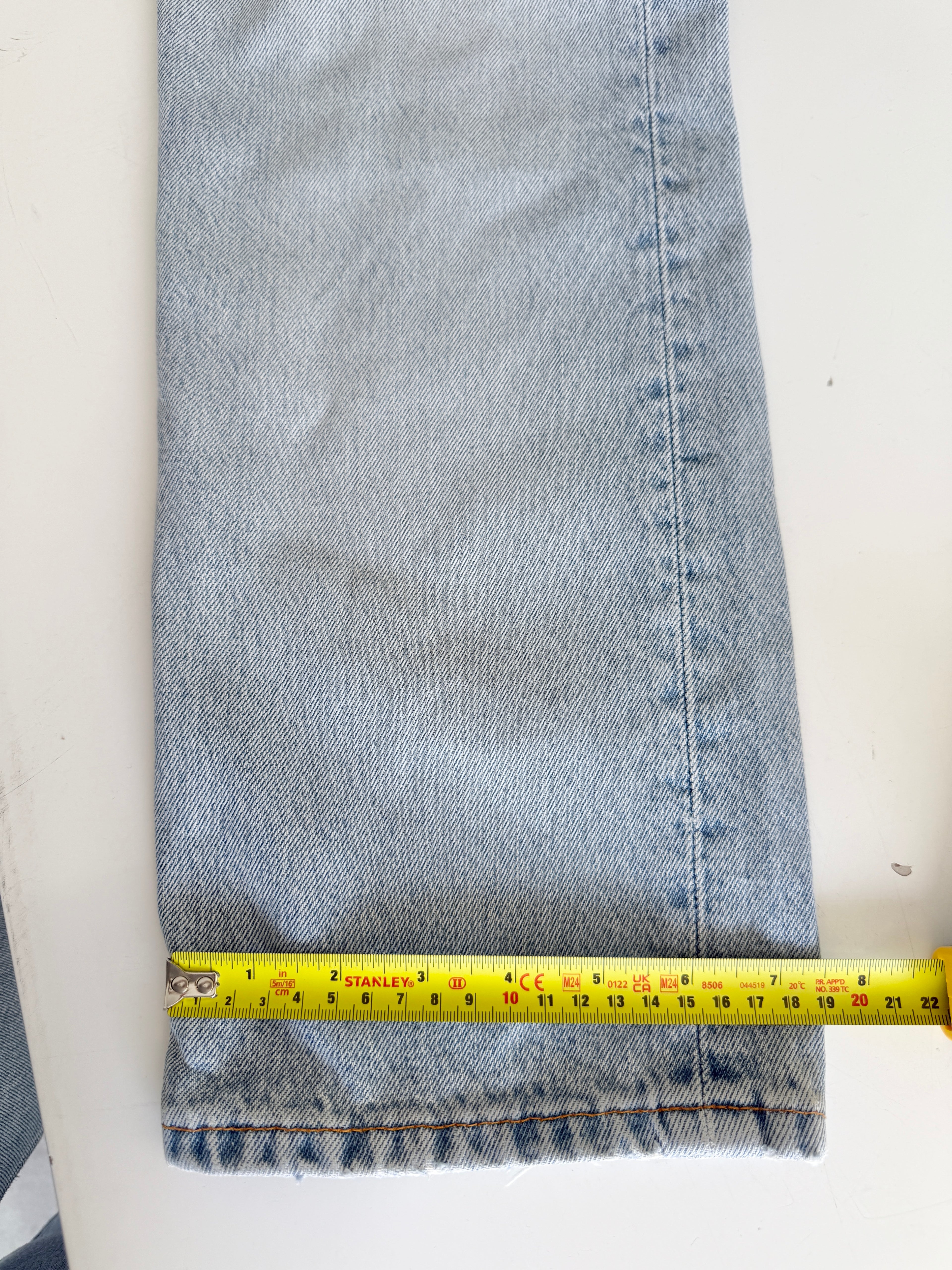 Distressed W28 L29 vintage Levis 501 27/28” measured light faded blue denim 90’s 501s USA student fit