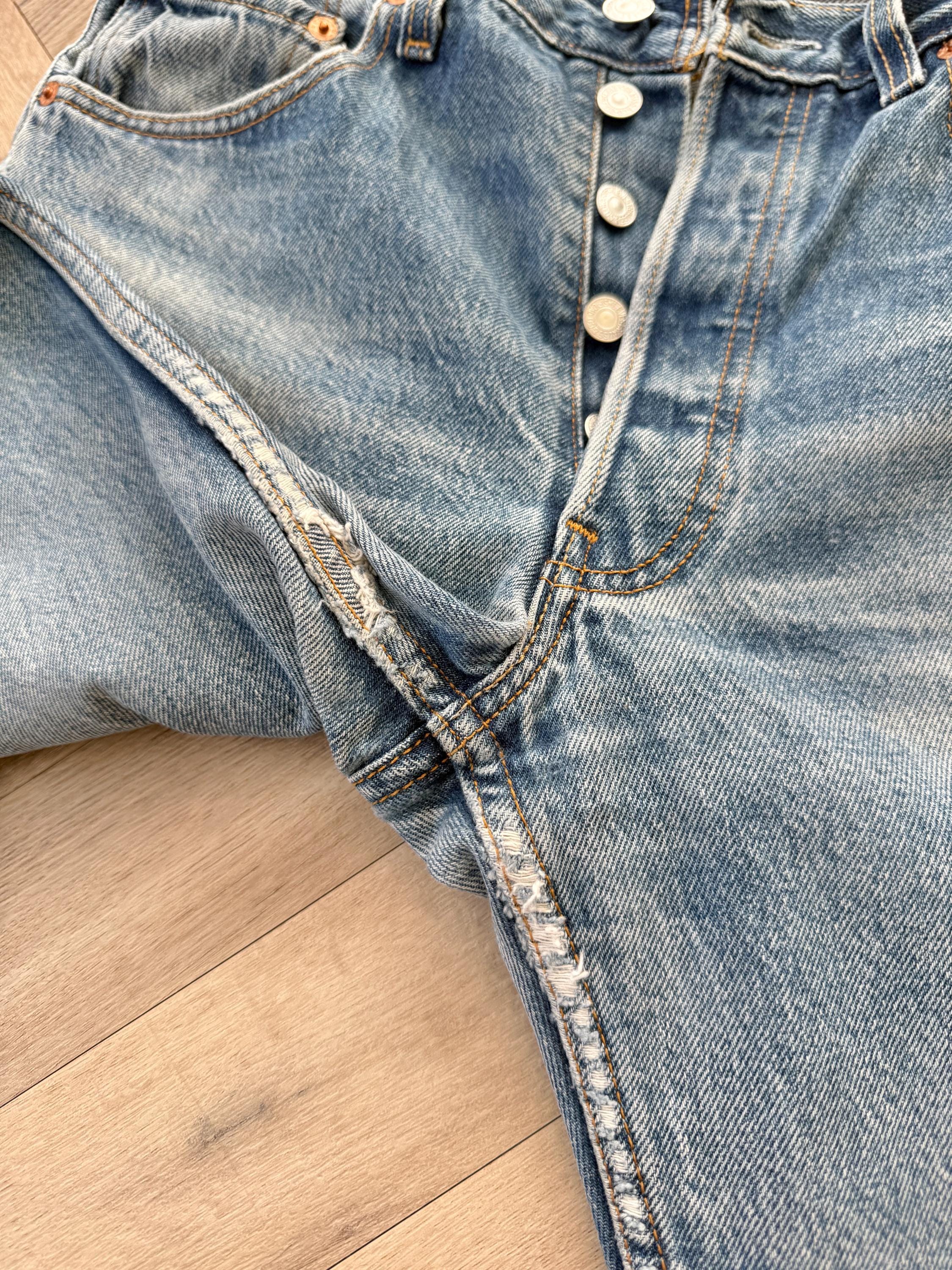 W30 L31 vintage Levis 501 29-30” measured medium blue made in 90s