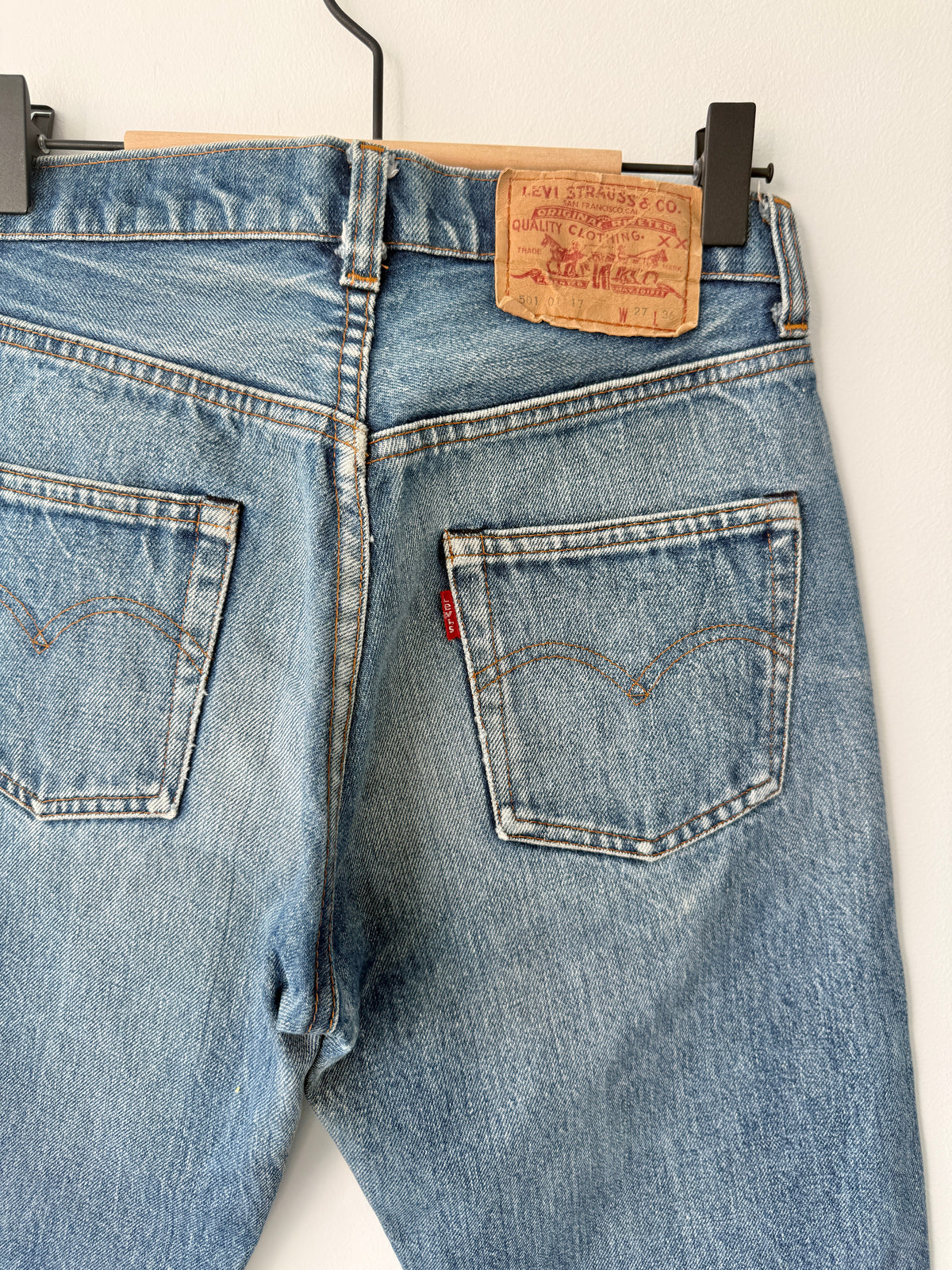 W26 L28 vintage Levis 501 dark blue 25/26” measured waist 501s 80s