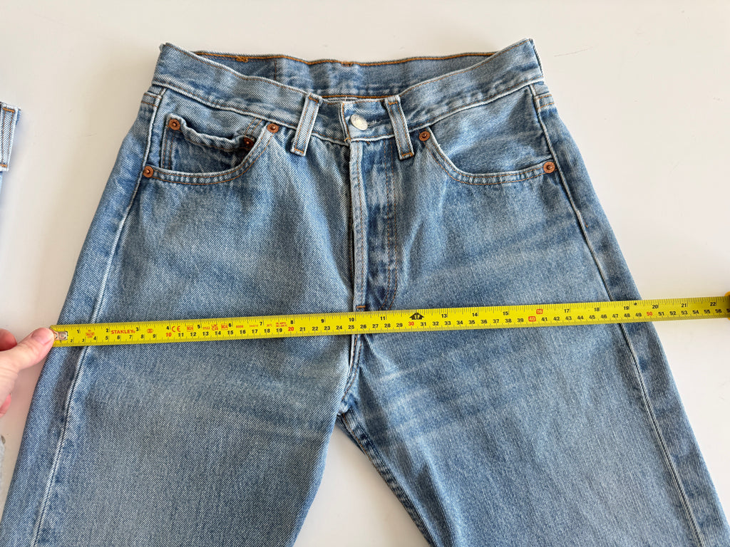 W26 L30 vintage Levis 501 25-26” measured medium blue 90s Levi’s 501s