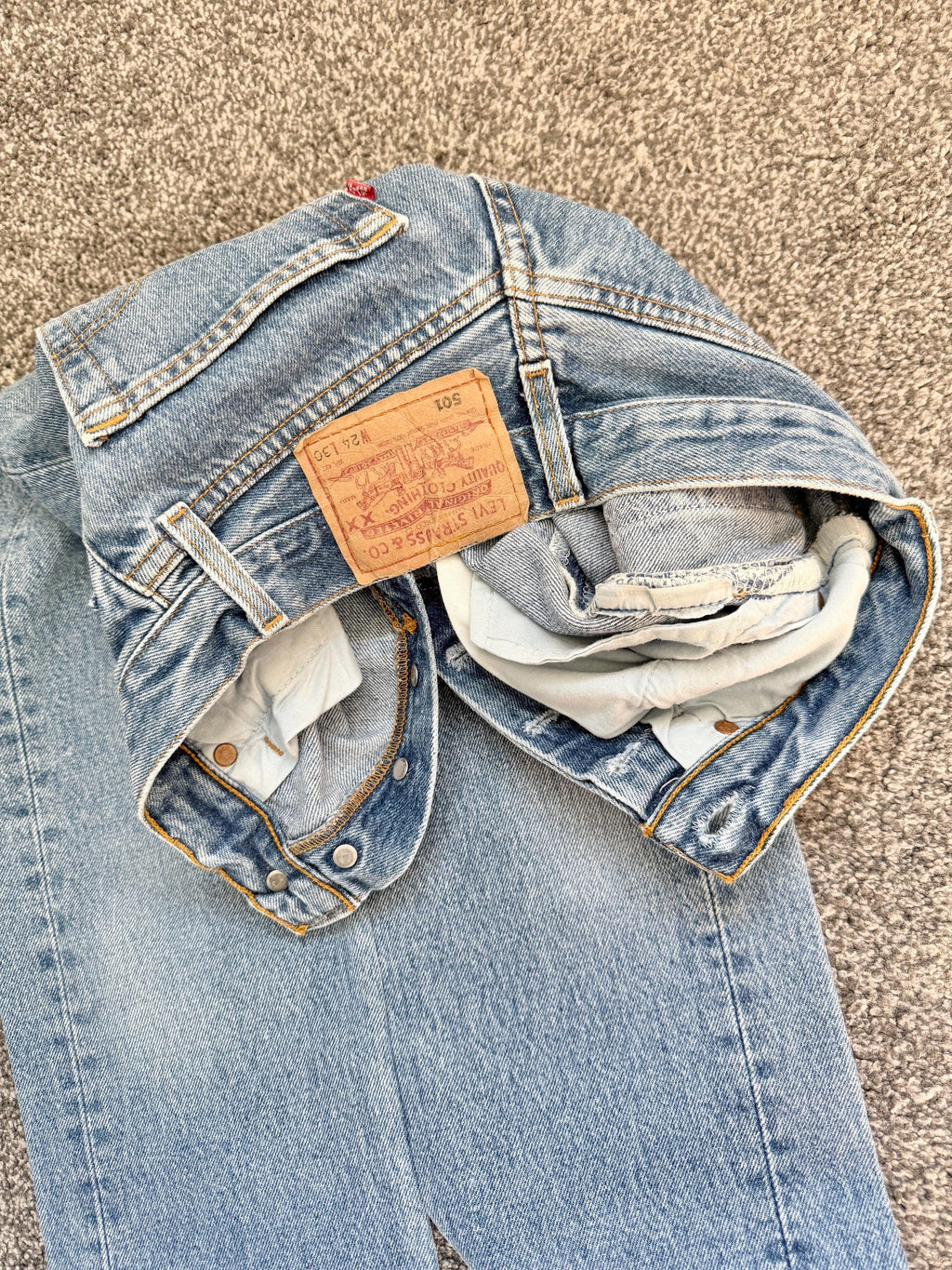 Levis 501 vintage w23 L29 Levi’s 501 light faded blue 90s Levi’s blue straight leg blue 501 vintage blue 501 worn vintage Levi’s