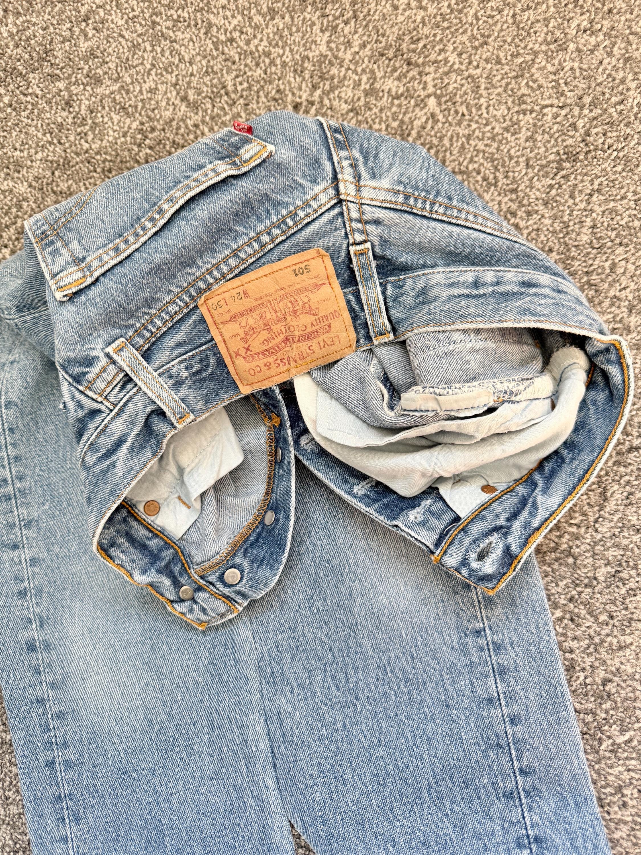 Levis 501 vintage w23 L29 Levi’s 501 light faded blue 90s Levi’s blue straight leg blue 501 vintage blue 501 worn vintage Levi’s
