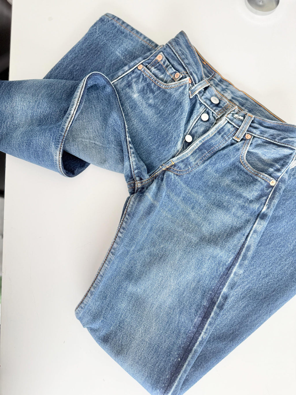 soft Levis 501s  vintage w22/23 L31 dark faded blue 501s made in U.K. 90s straight leg jeans 501 22”/23” waist (mayuk)