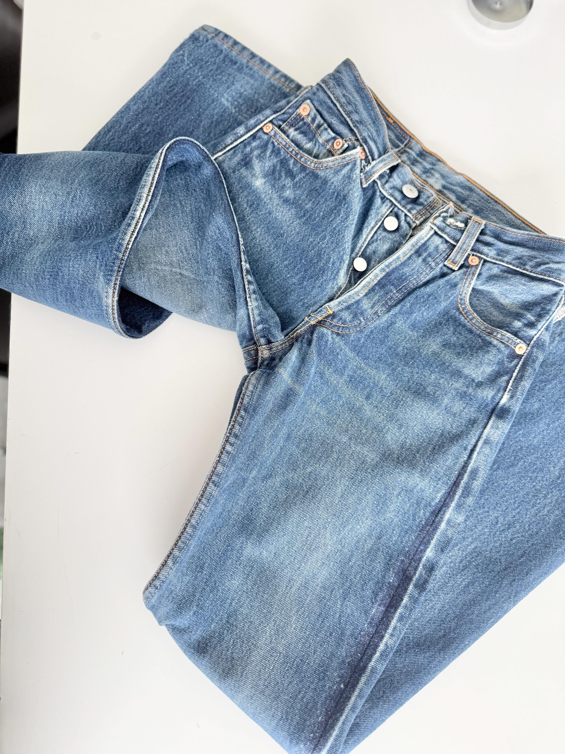 soft Levis 501s  vintage w22/23 L31 dark faded blue 501s made in U.K. 90s straight leg jeans 501 22”/23” waist (mayuk)