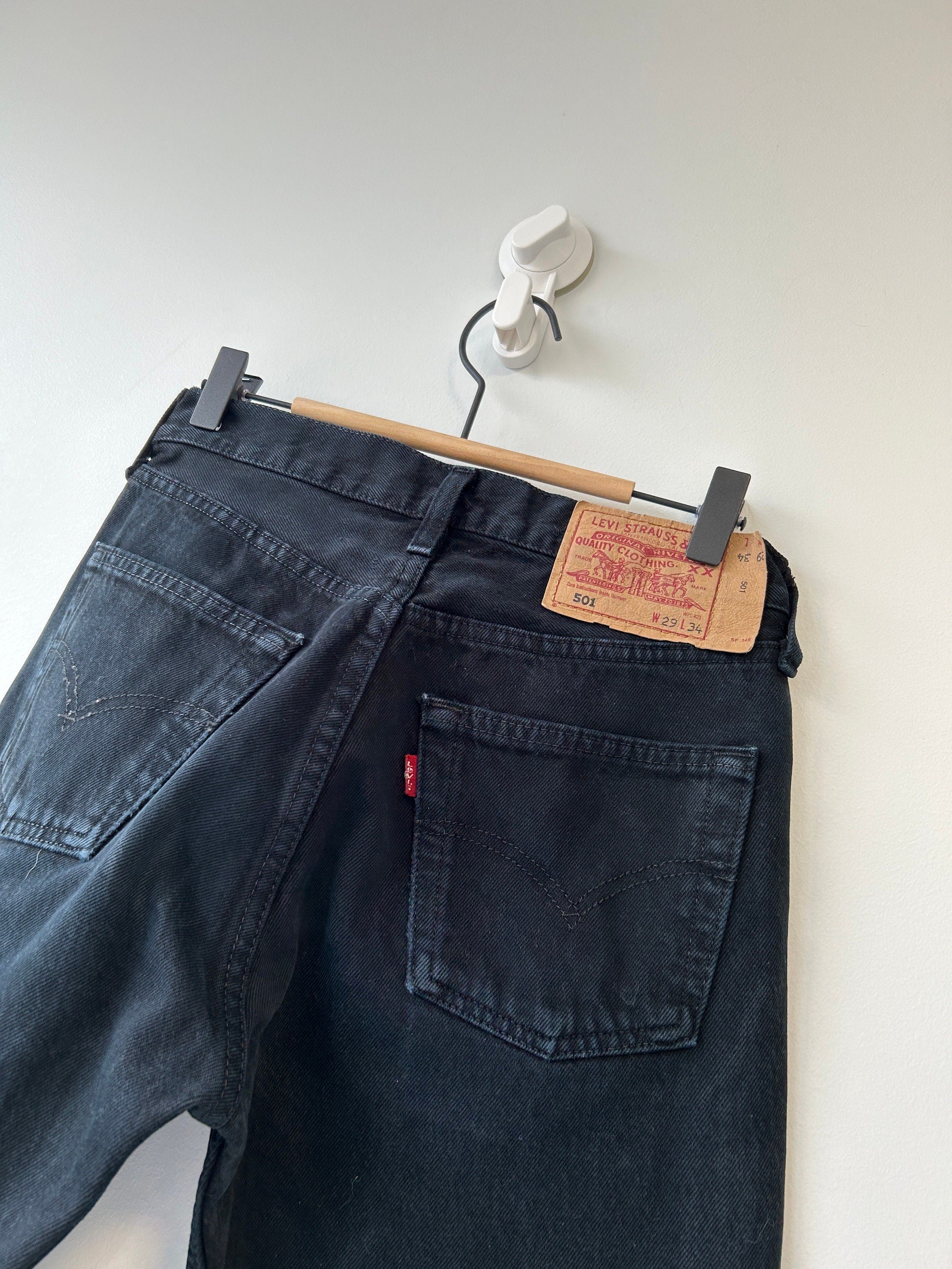 Levi’s 501 vintage w27 L33 Levi’s 501 black straight leg black 501 vintage black 501 worn vintage Levi’s