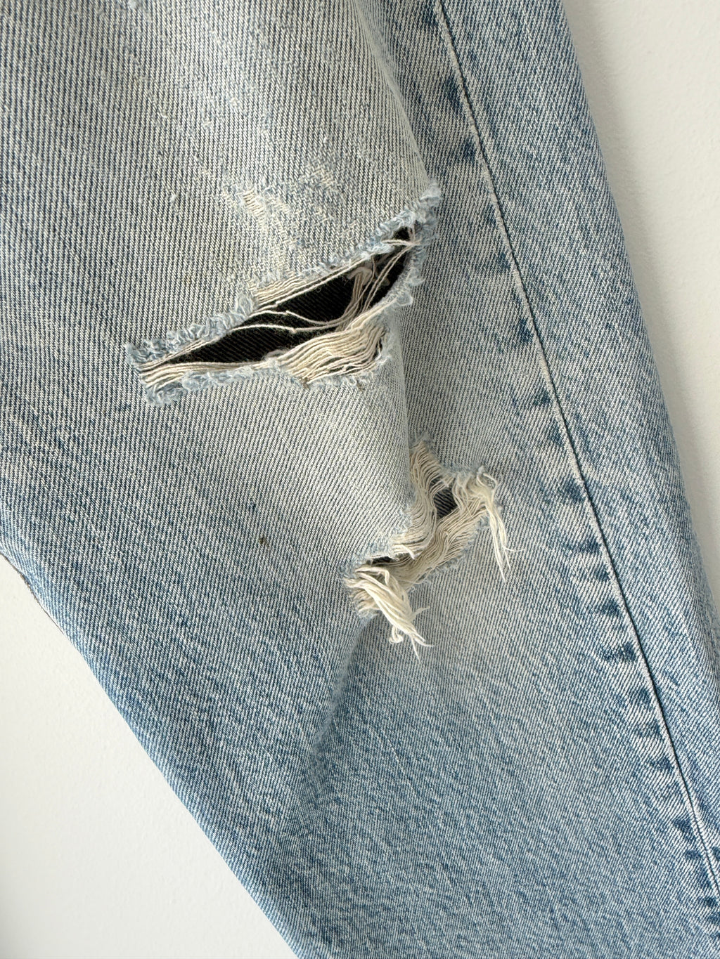 W31 L29 vintage Levis 501s 30/31” medium light blue denim Levi’s 501s 80s USA