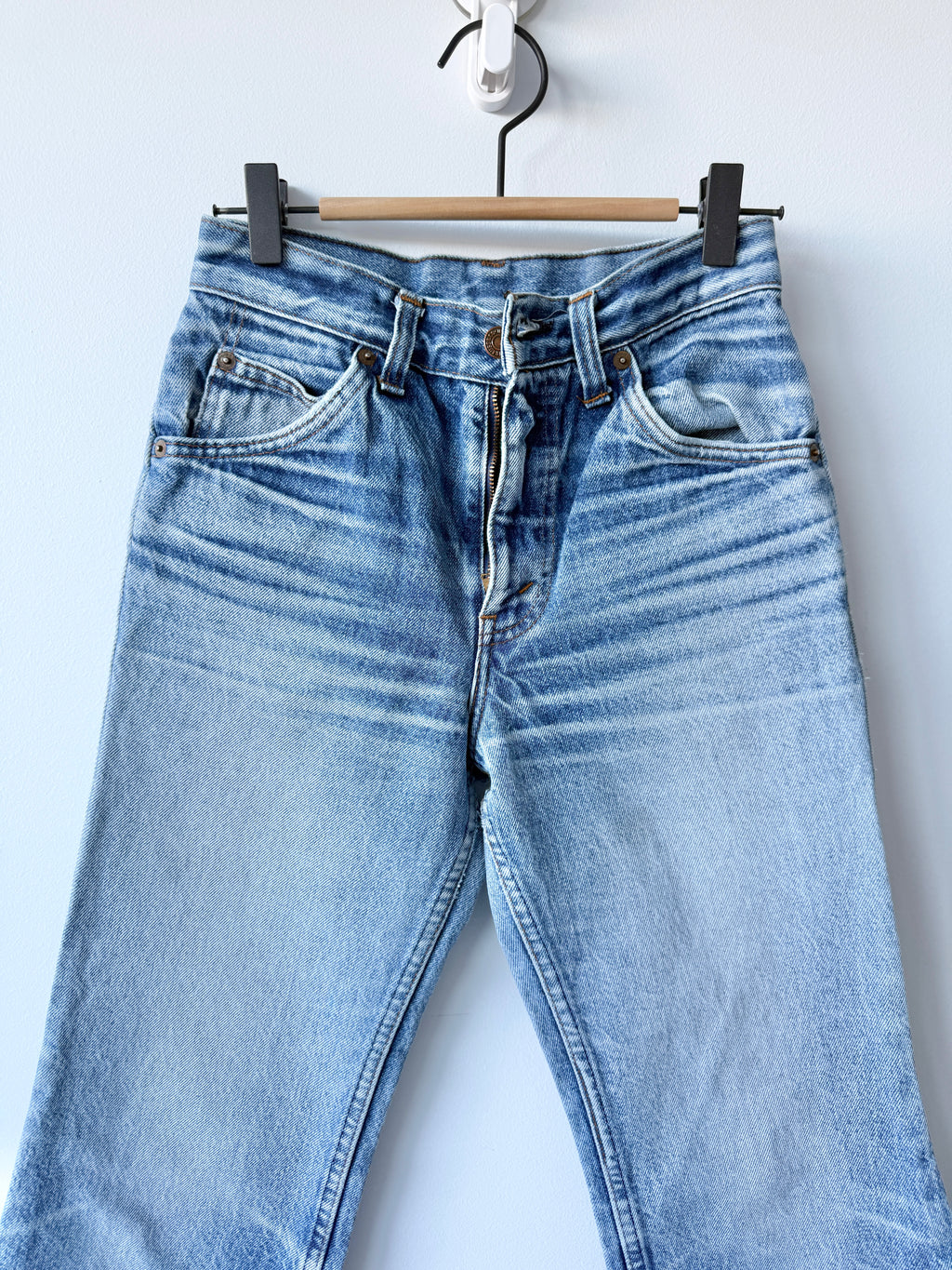 W24 L26 vintage Levis 24/25” measured whiskers denim medium faded blue 70s/80’s levi’s