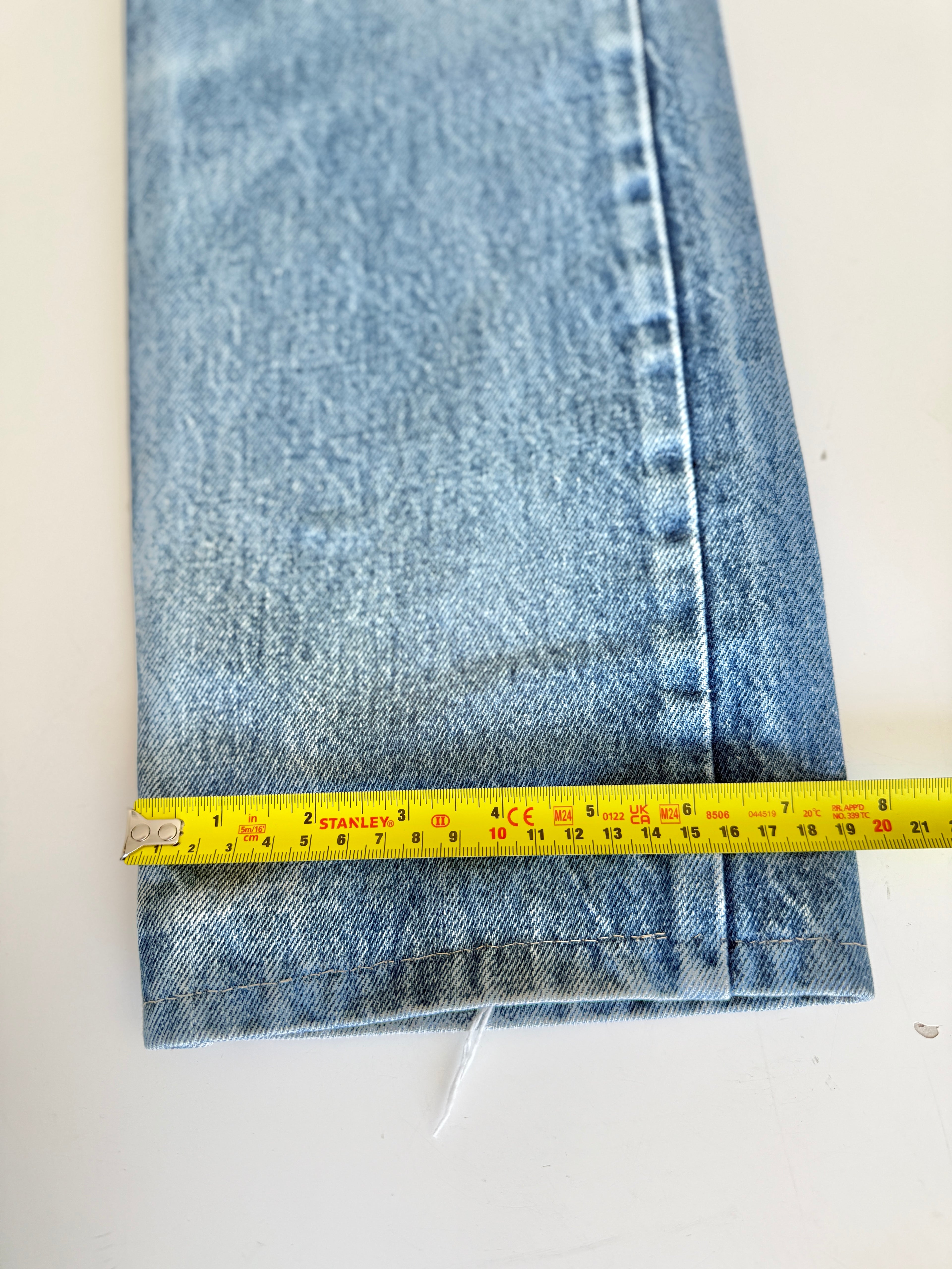 W29 L31 vintage Levis 501 28-29” measured medium faded blue made in 80s