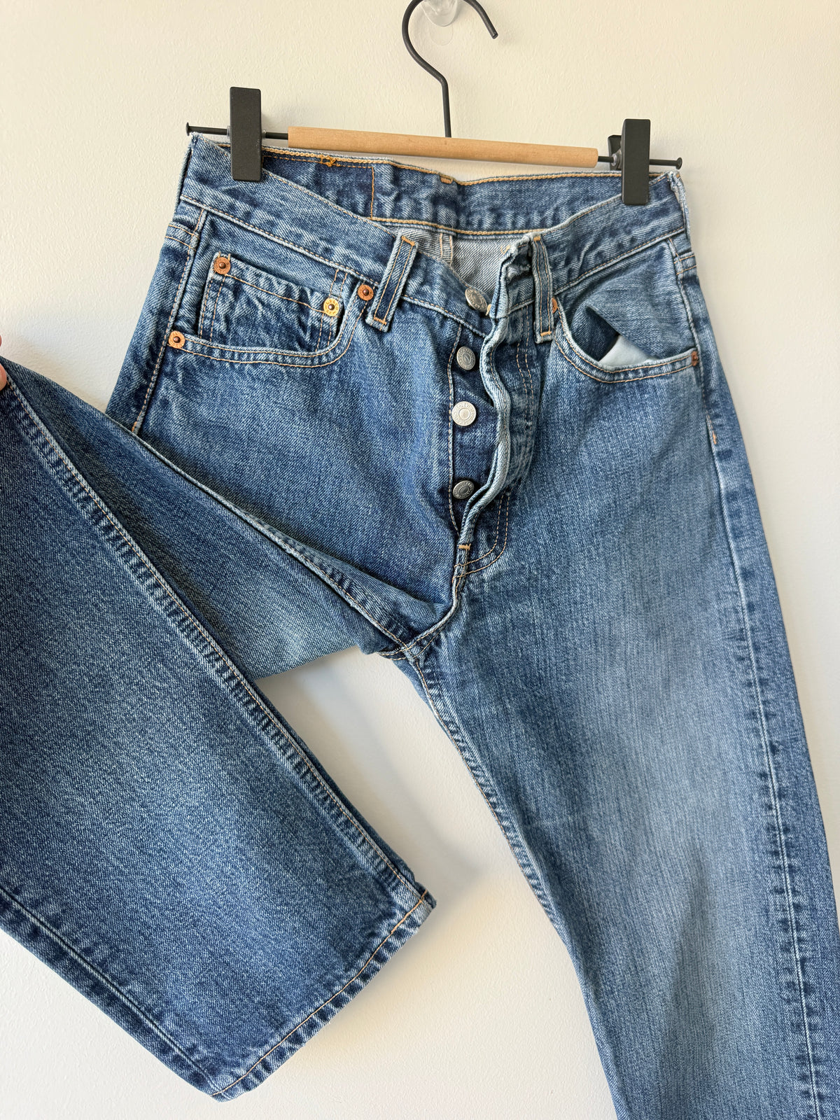 W24 L31 vintage Levis 501 23/24” measured waist dark faded blue 90s 501s