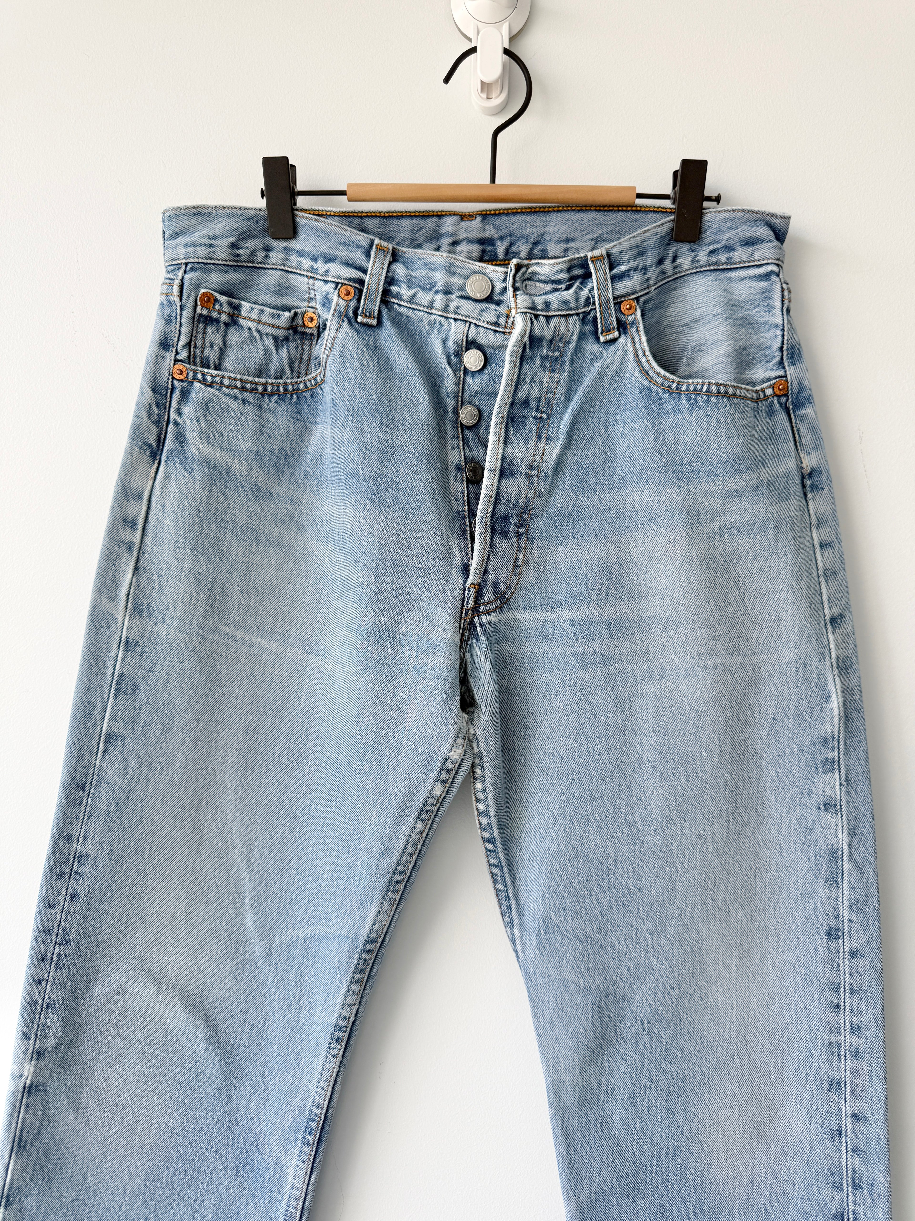 W31 L29 vintage Levis 501 31” measured unique faded blue denim 90s Levi’s 501s