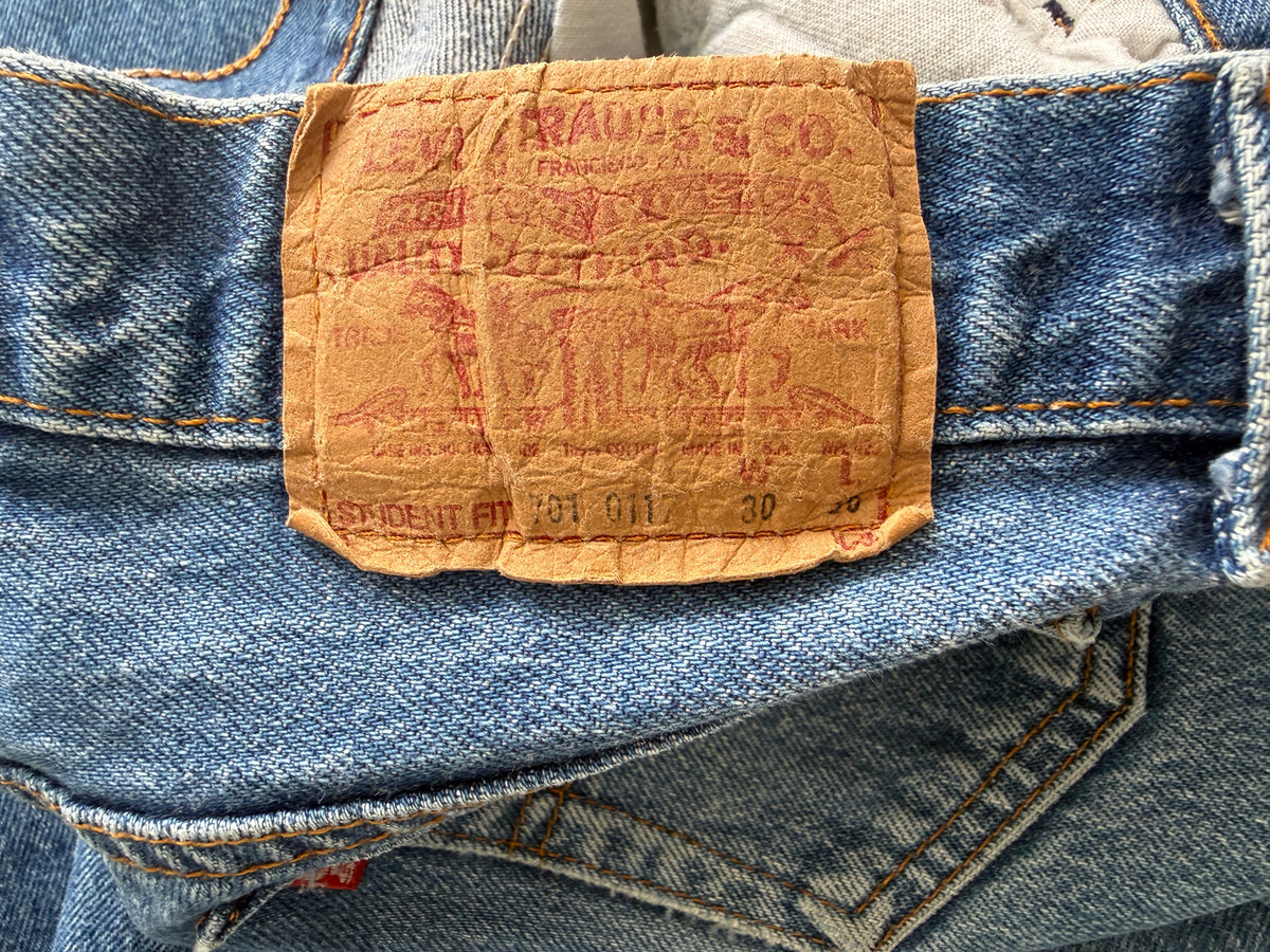 W27 L27 vintage Levis 701 0117 dark faded blue 29/30” measured waist 701 0117s 80s USA