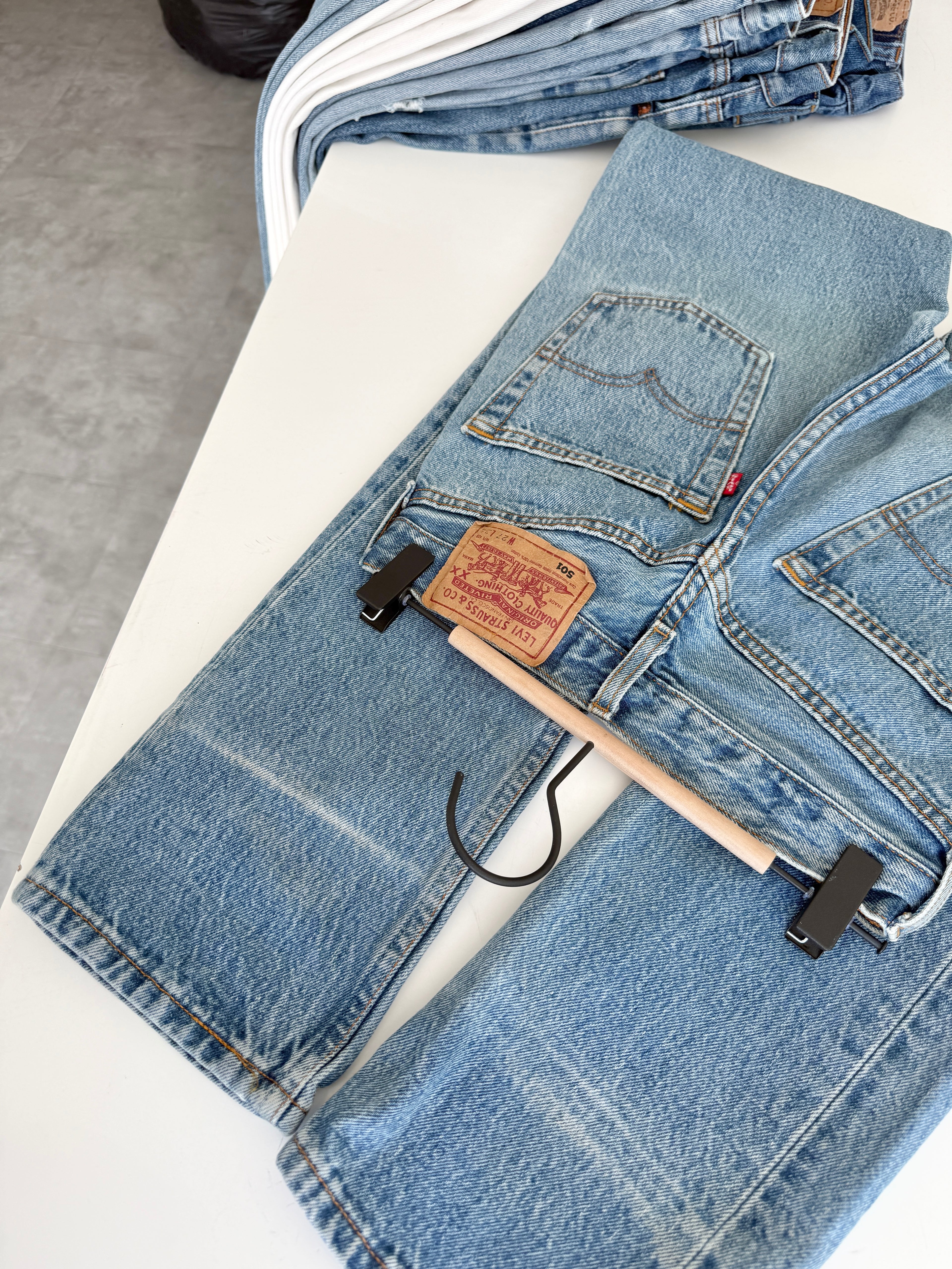 W25 L32 vintage Levis 501s 24/25” measured medium fade blue denim Levi’s 501s 90s