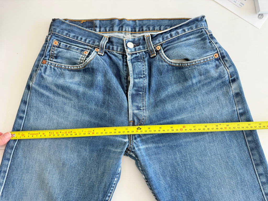 W30 L29 vintage Levis 501 29/30” measured waist faded dark blue 501s Y2K denim