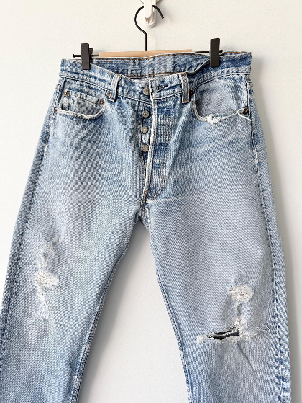 Held *** W29 L30 Levis 501 vintage faded light blue 501s made in USA 80s straight leg jeans 501 29-30” waist (mayuk)