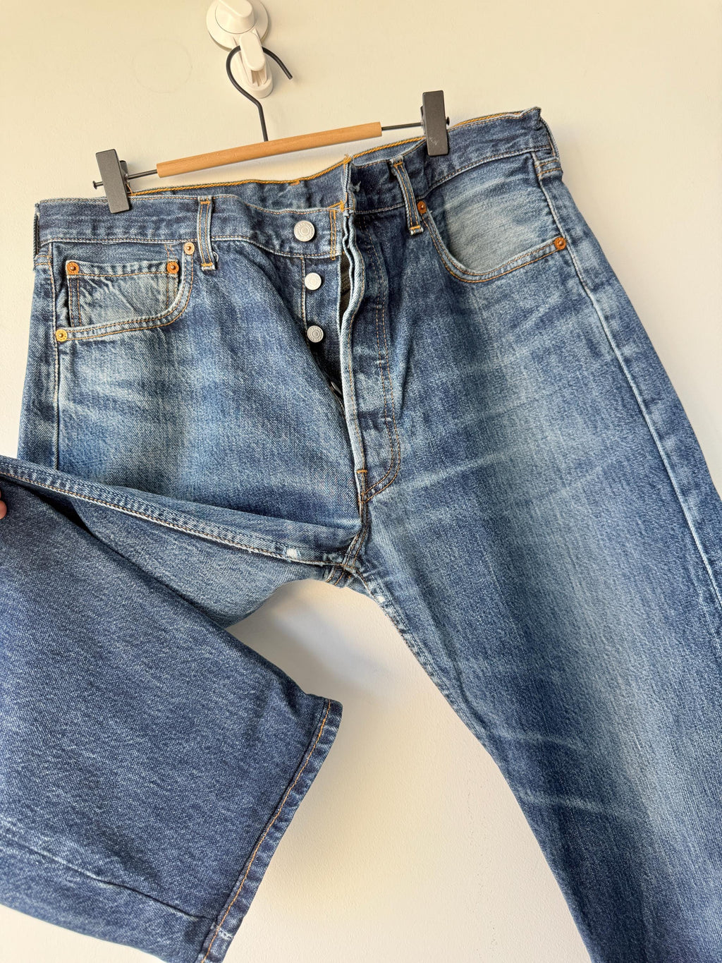 W34 L27 vintage Levis 501 27-28” measured medium blue made in 90s