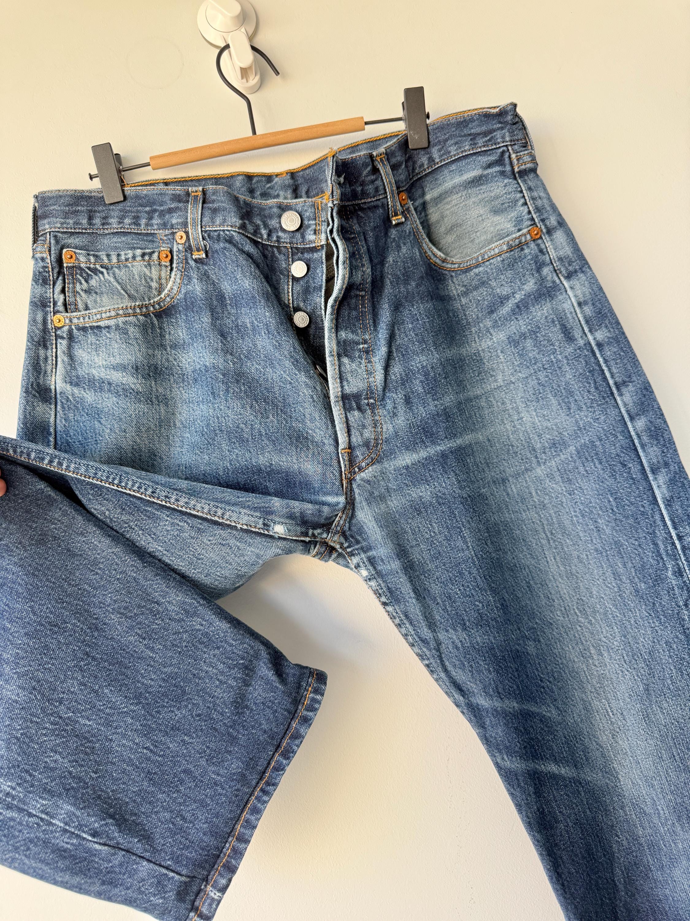 W34 L27 vintage Levis 501 27-28” measured medium blue made in 90s