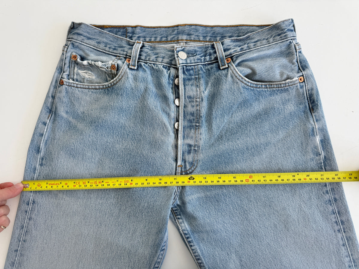 W32 L31 vintage Levis 501s 31/32” measured light medium blue faded 90s 501s