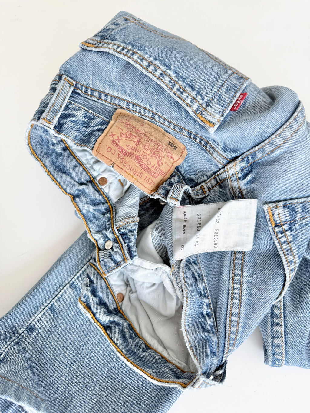 W25 L27 Levis 501 vintage 24-25” measured waist medium blue 90s made in France