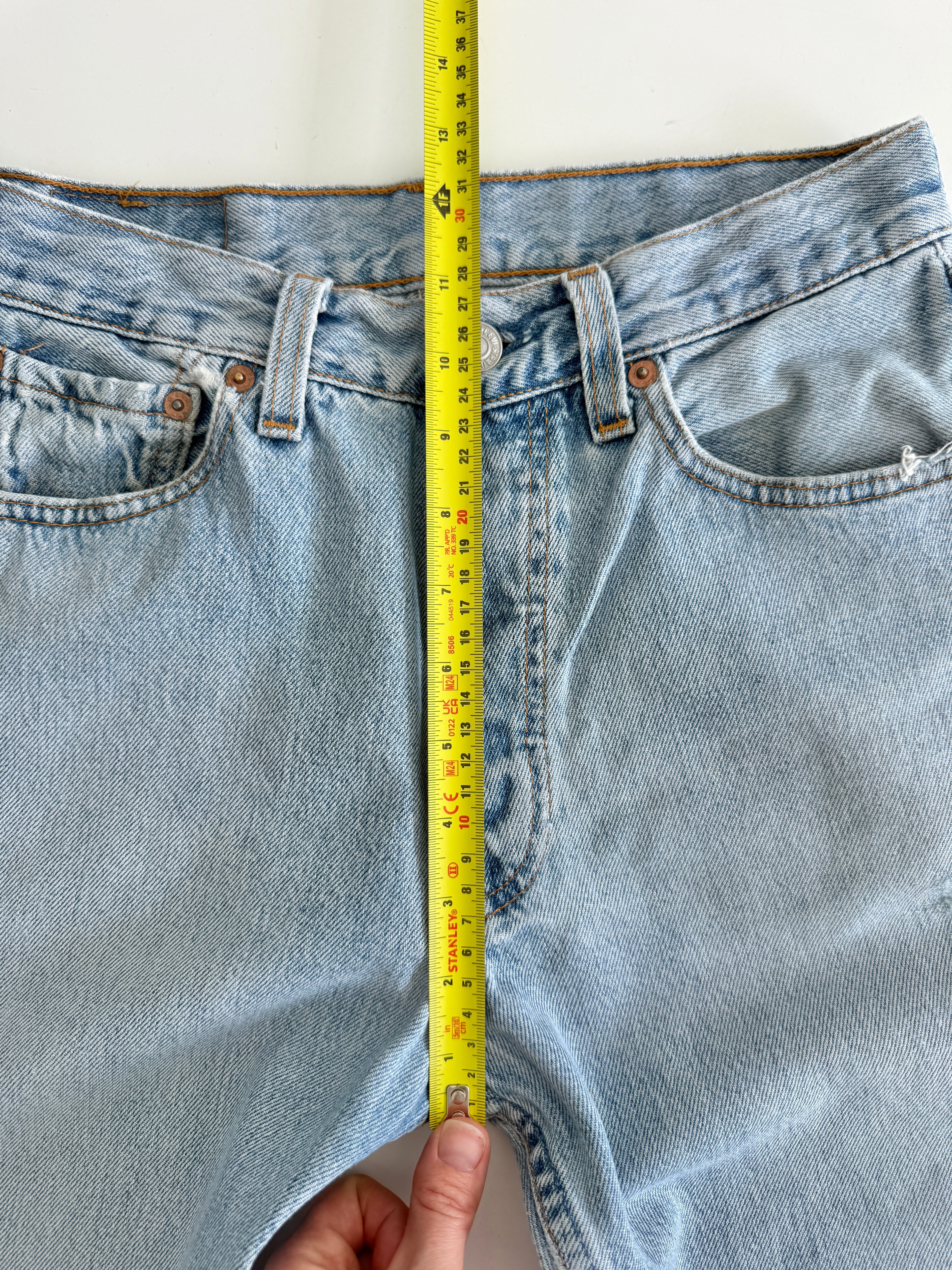 Soft W27 L31 vintage Levis 501 26/27” measured waist light blue 501s made in 90s USA